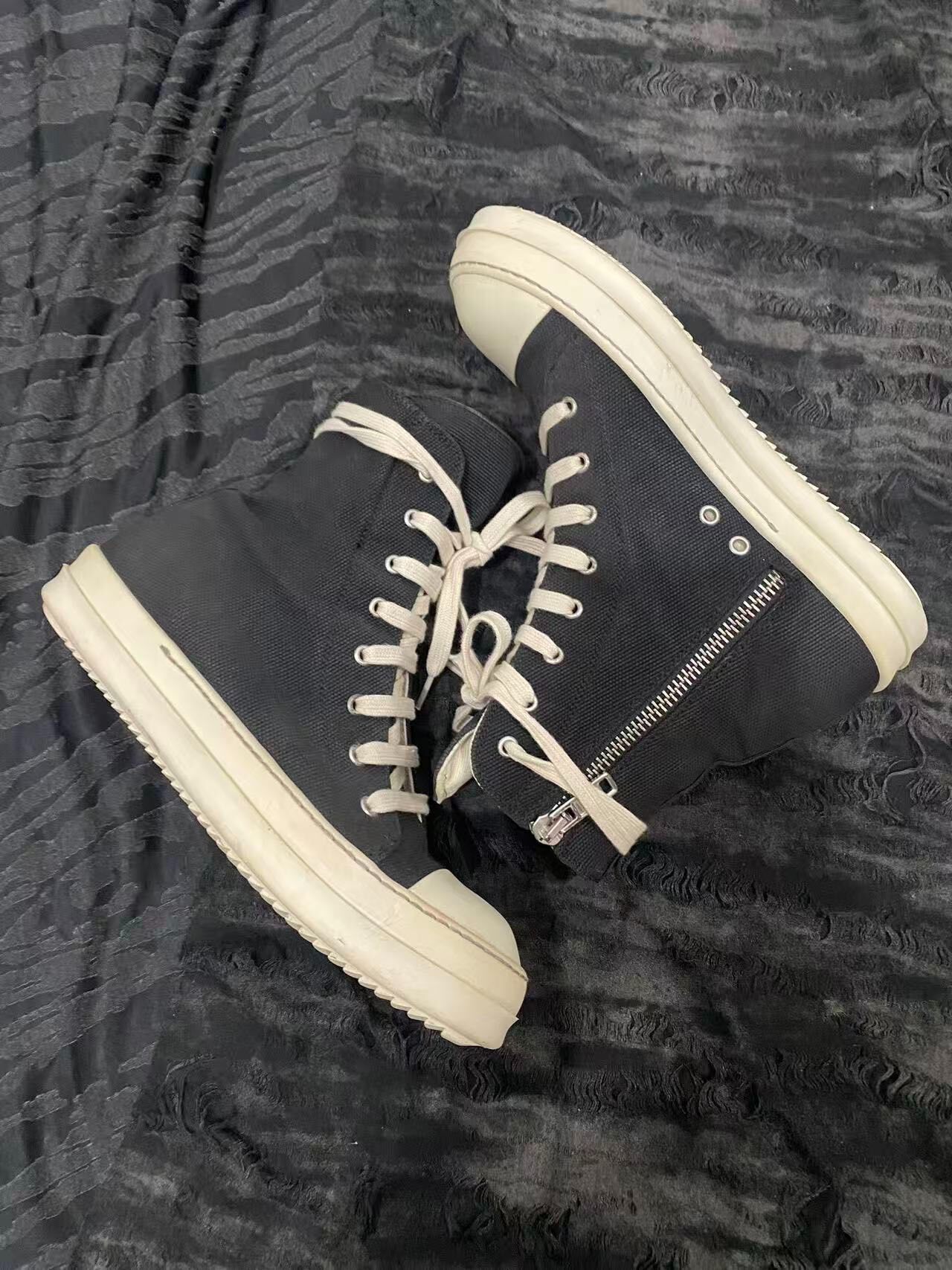 Rick Owens DRKSHDW High-Top Canvas Shoes — label