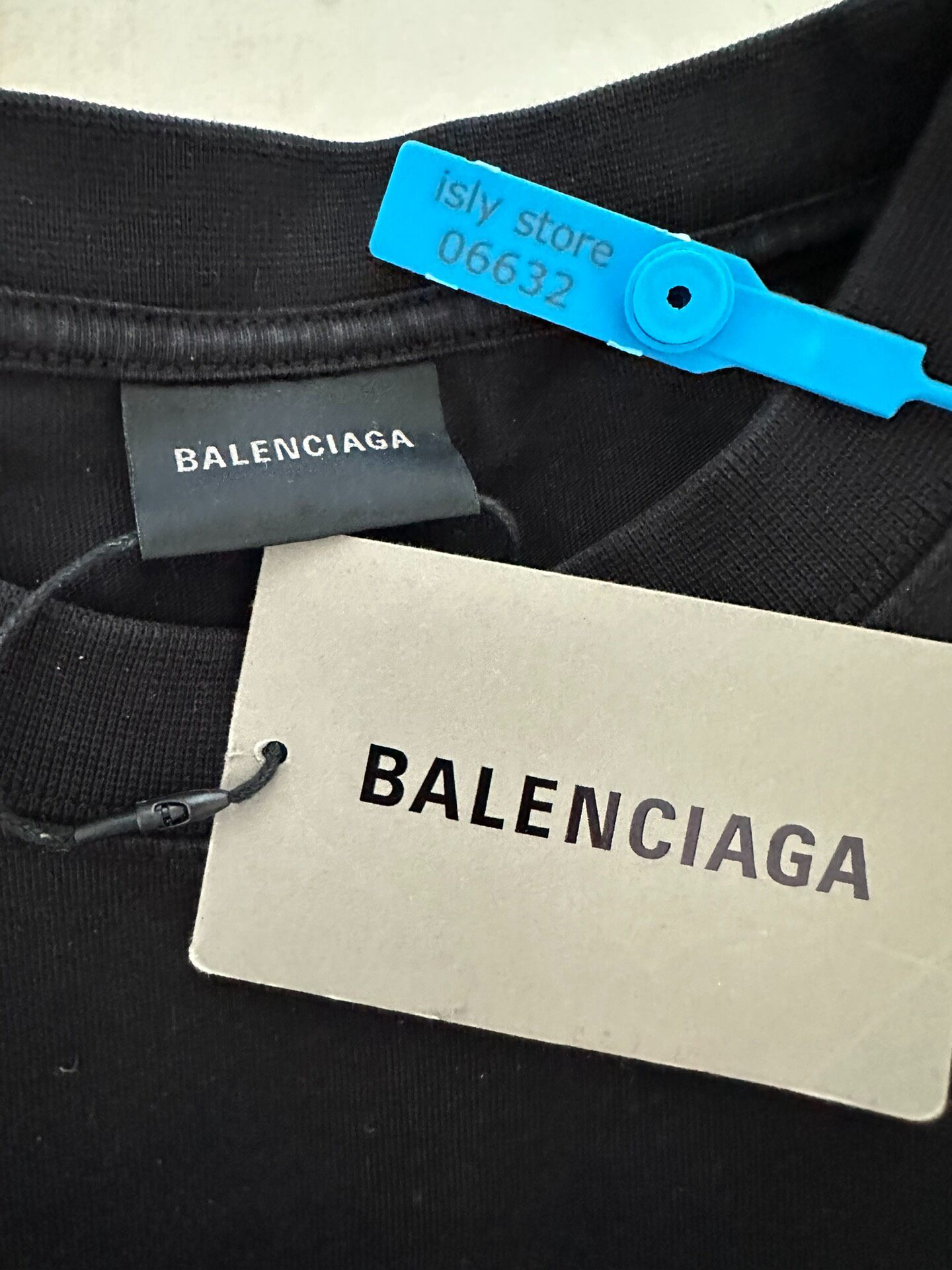 Balenciaga Men’s Black Logo T-Shirt — label