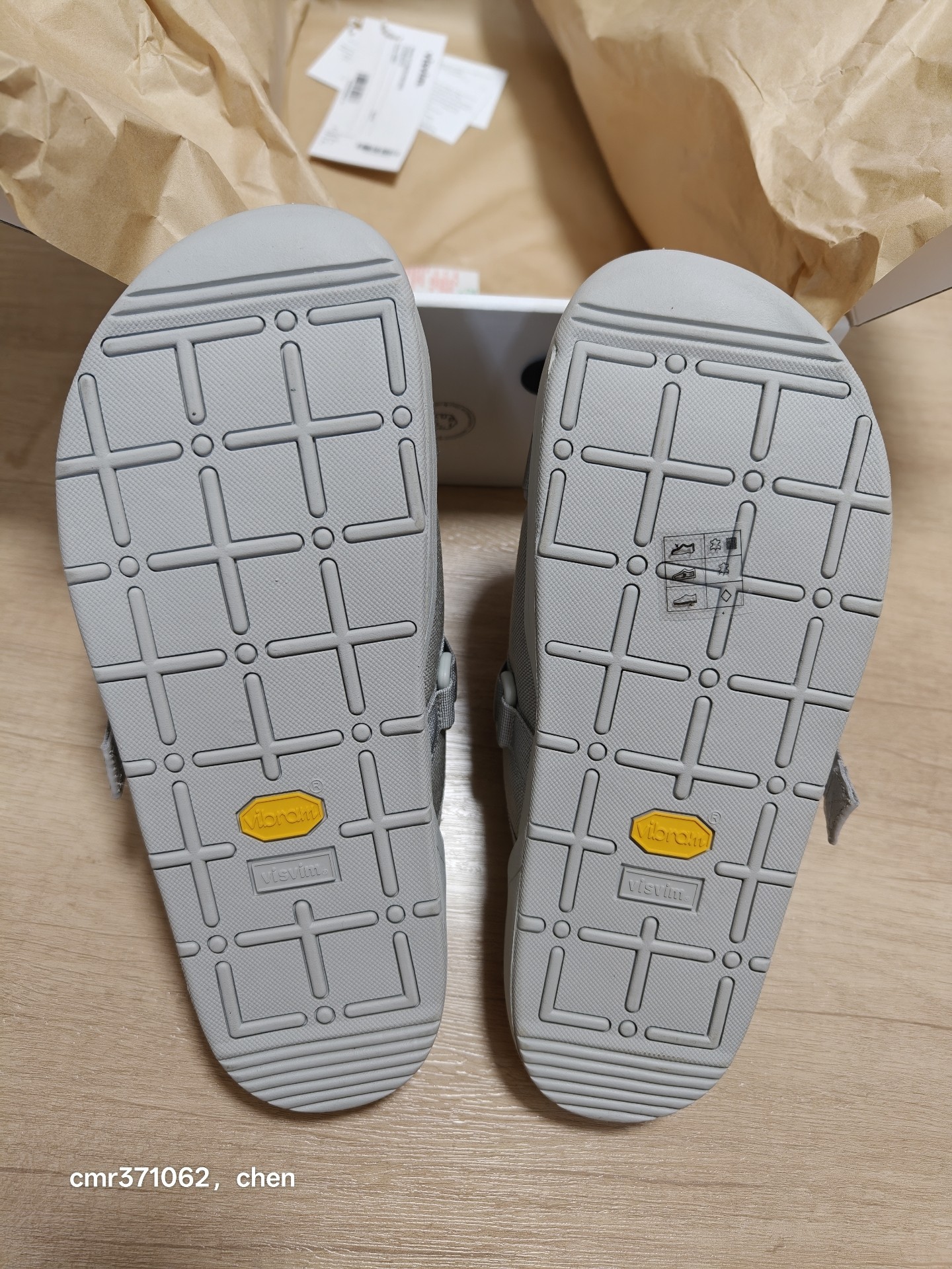 Visvim 26SS Spot Christo Gray Slide — label