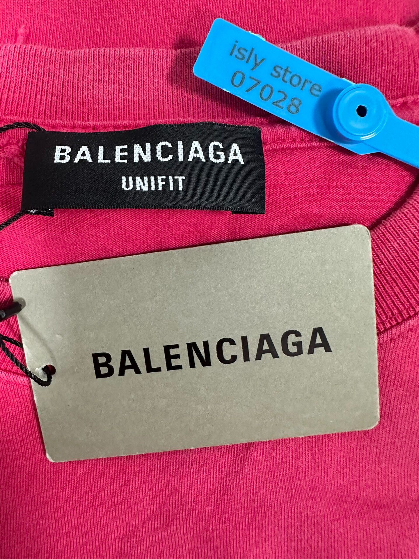 Balenciaga Men's Red Distressed T-Shirt — label