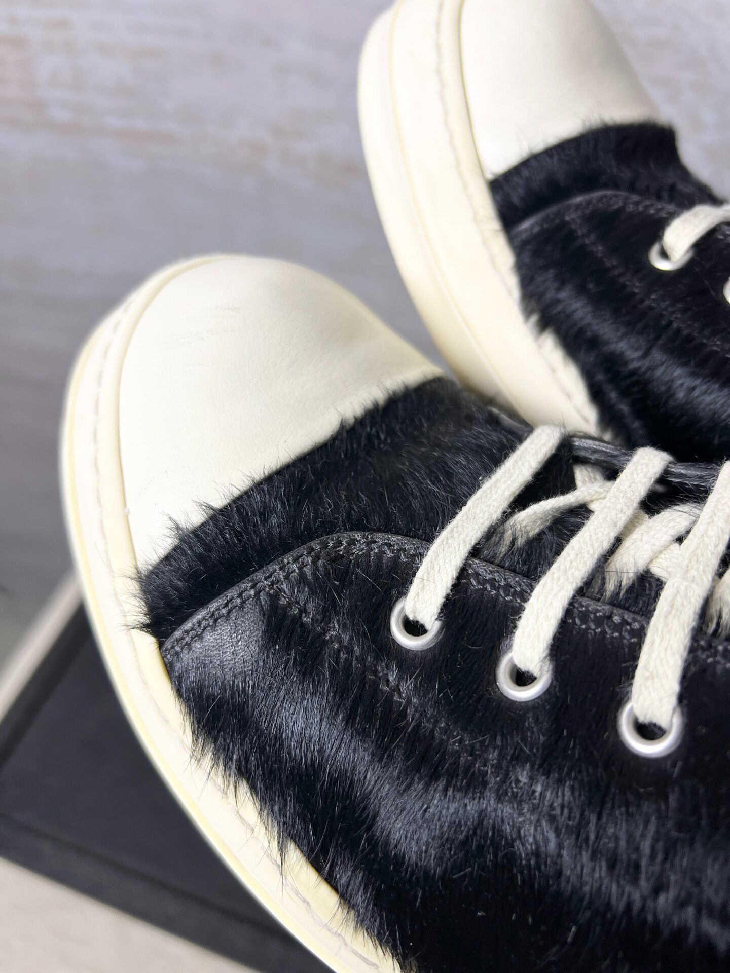 Rick Owens Black Horsehair Low-Top Sneakers — label