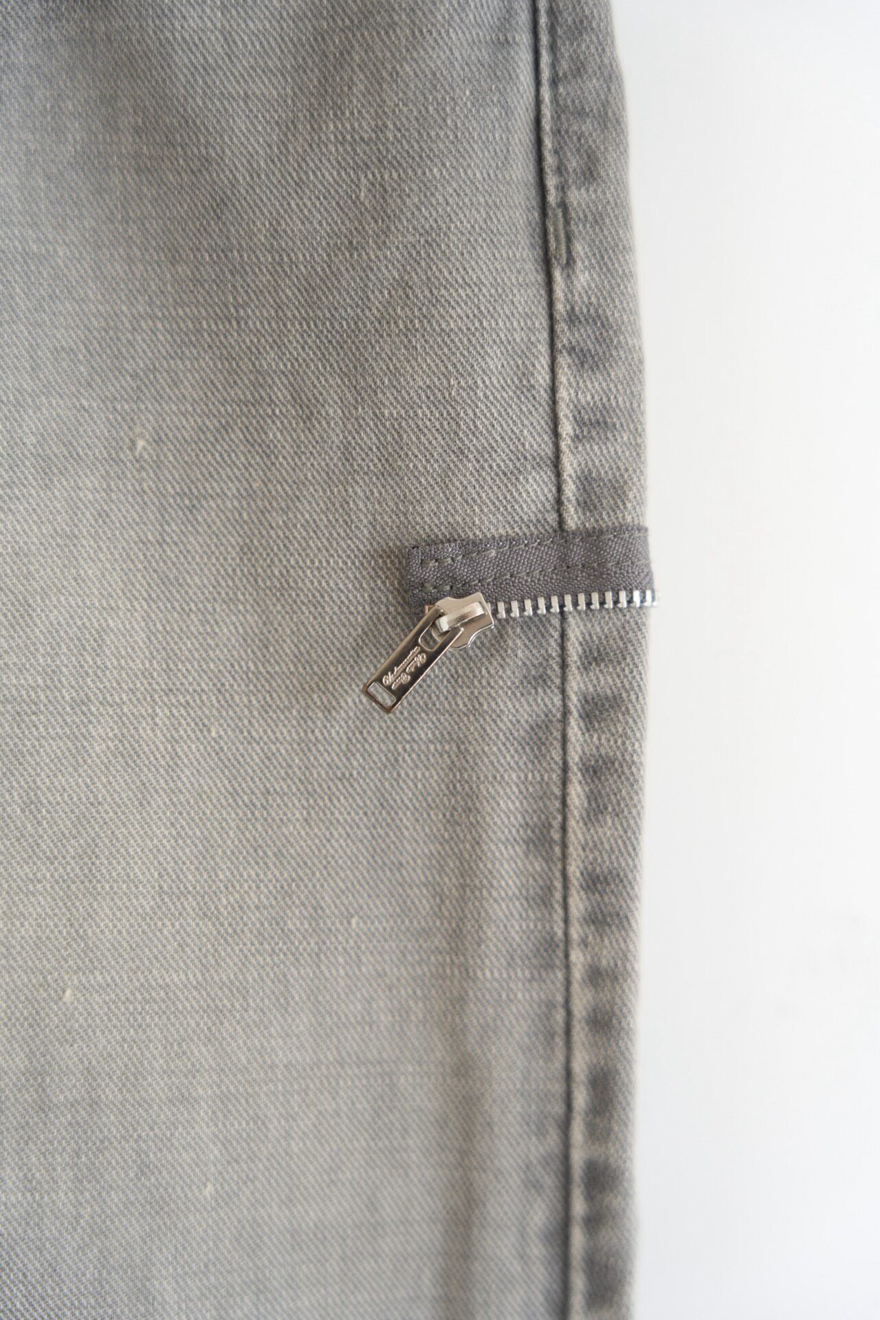 Undercover 12SS Gray Distressed Jeans — label