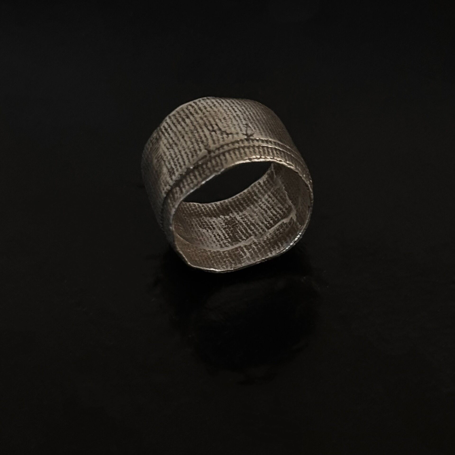 DETAJ VTGR03 Silver Band Ring — front