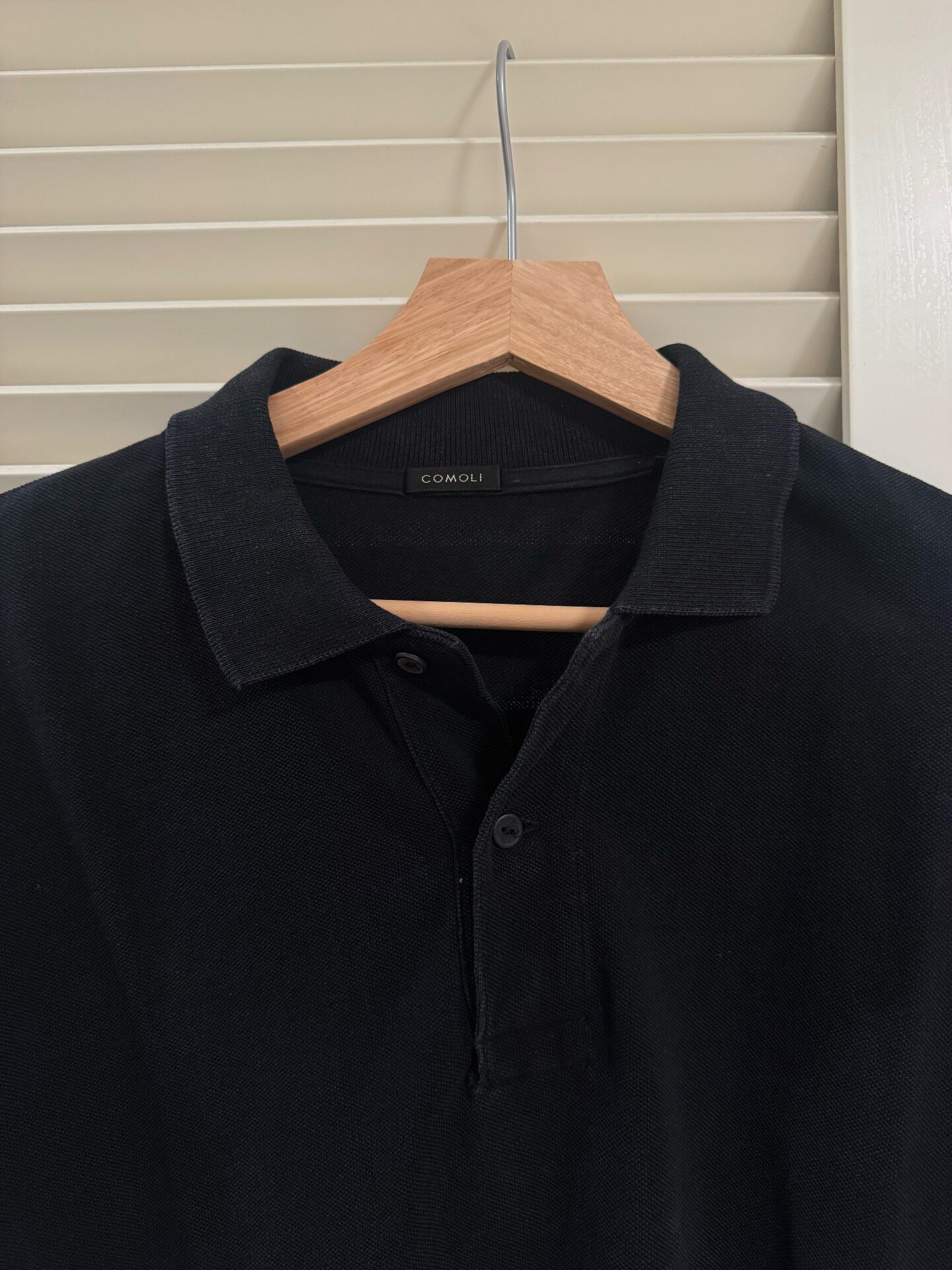 Comoli 26SS Oversized Black Polo Shirt — detail