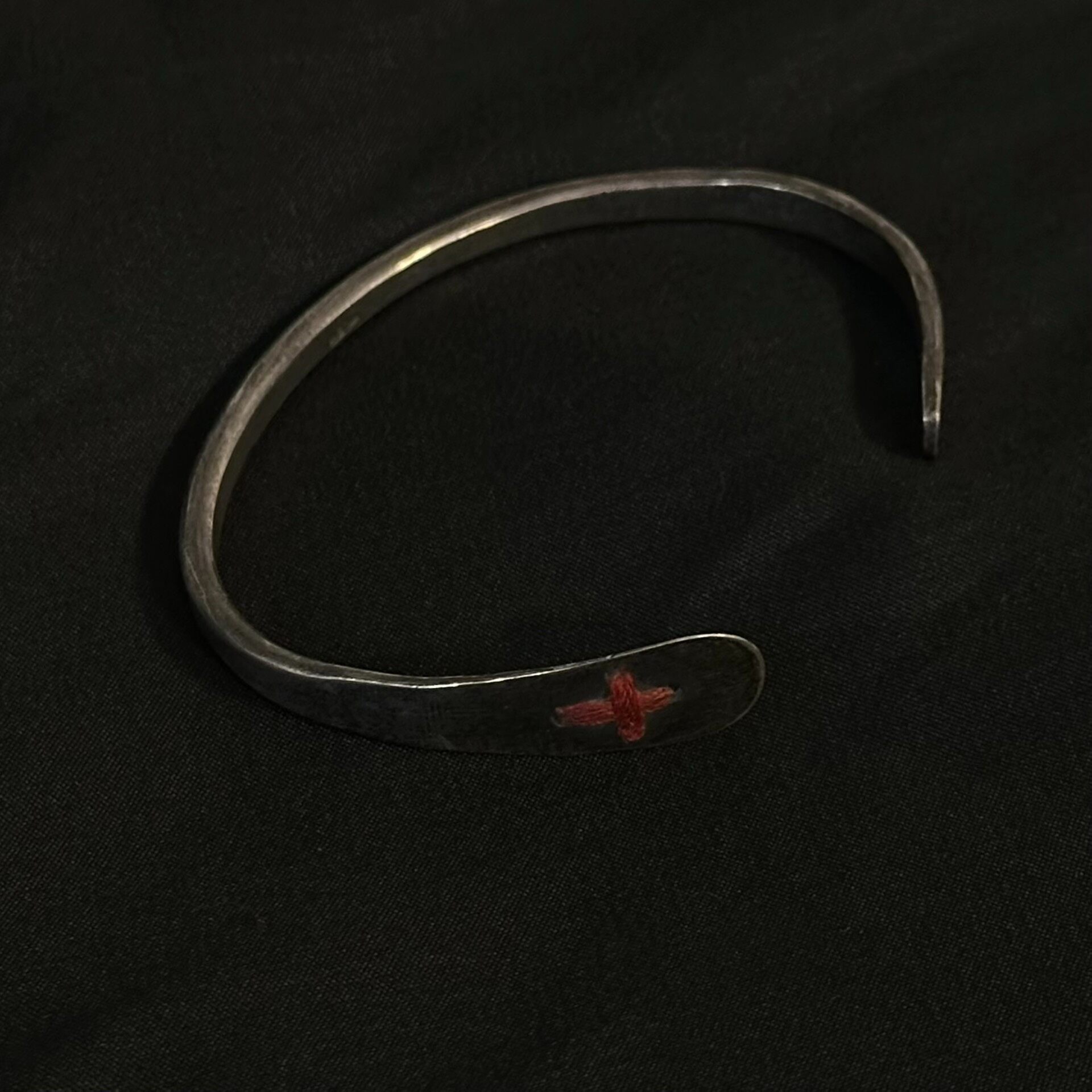 m.a+ 925 Silver Red Cross Cord Bracelet — detail