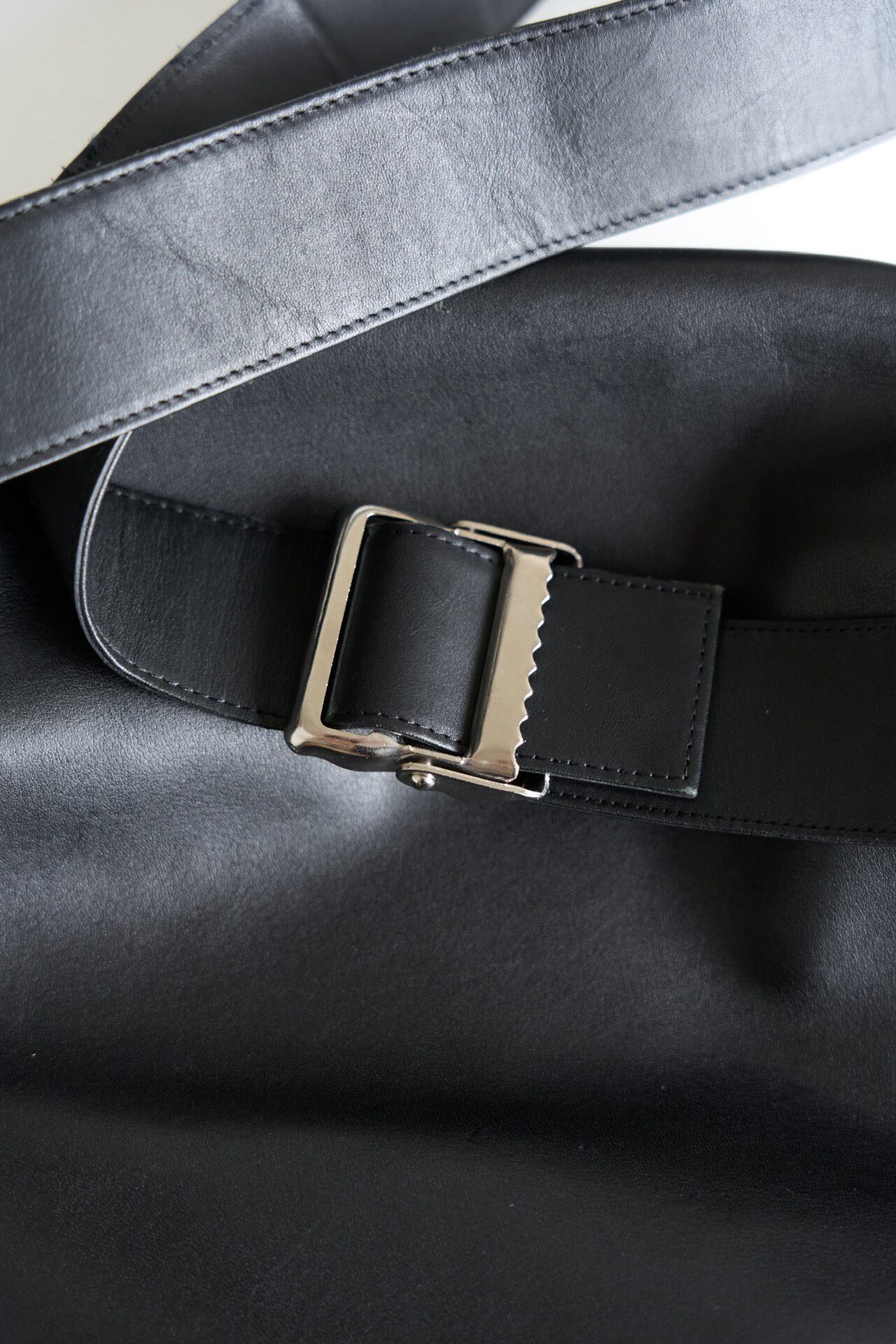 Yohji Yamamoto 25ss Leather Crossbody Bag — back