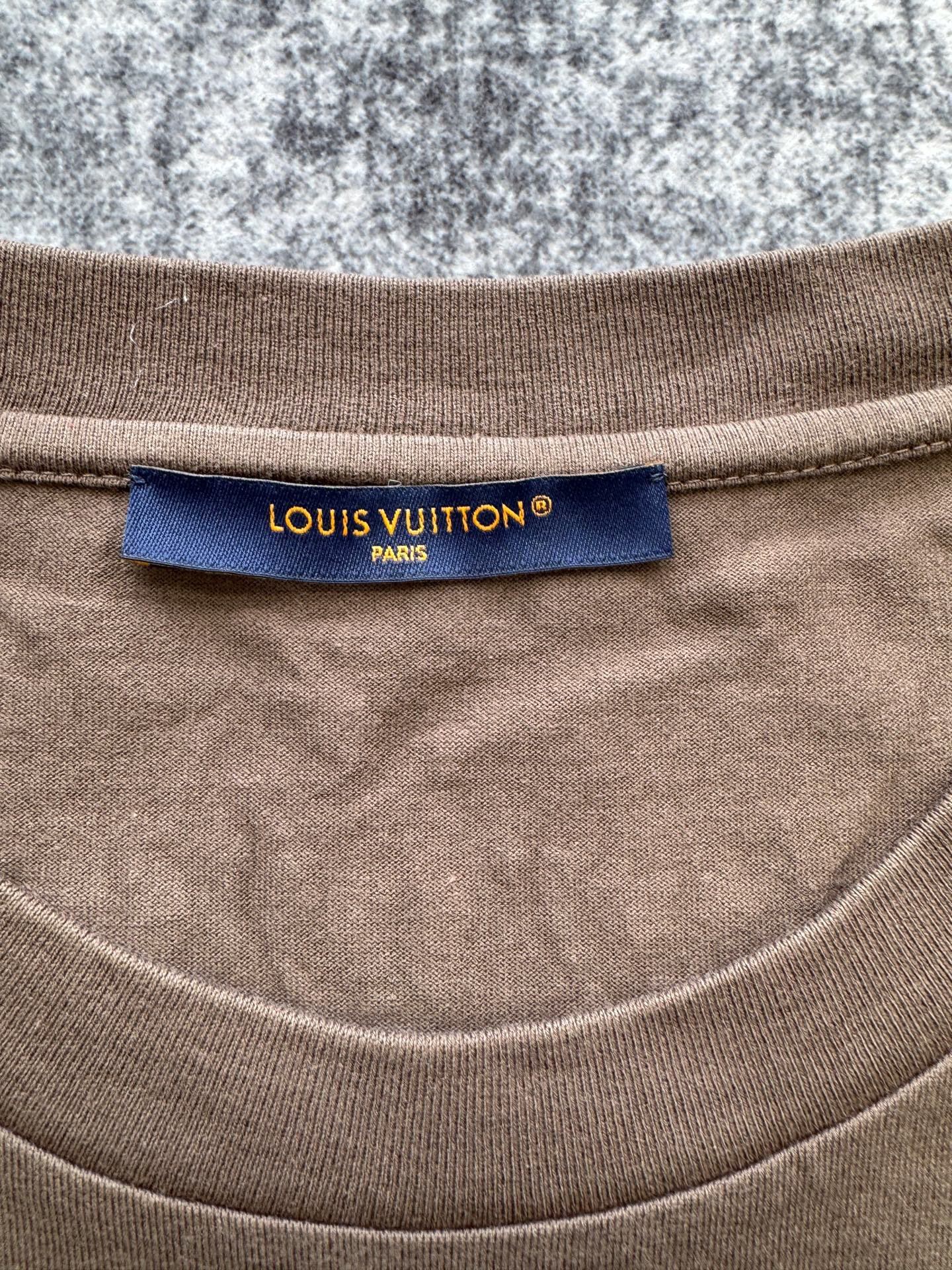 Louis Vuitton Brown Rhinestone Short-Sleeve Tee — detail