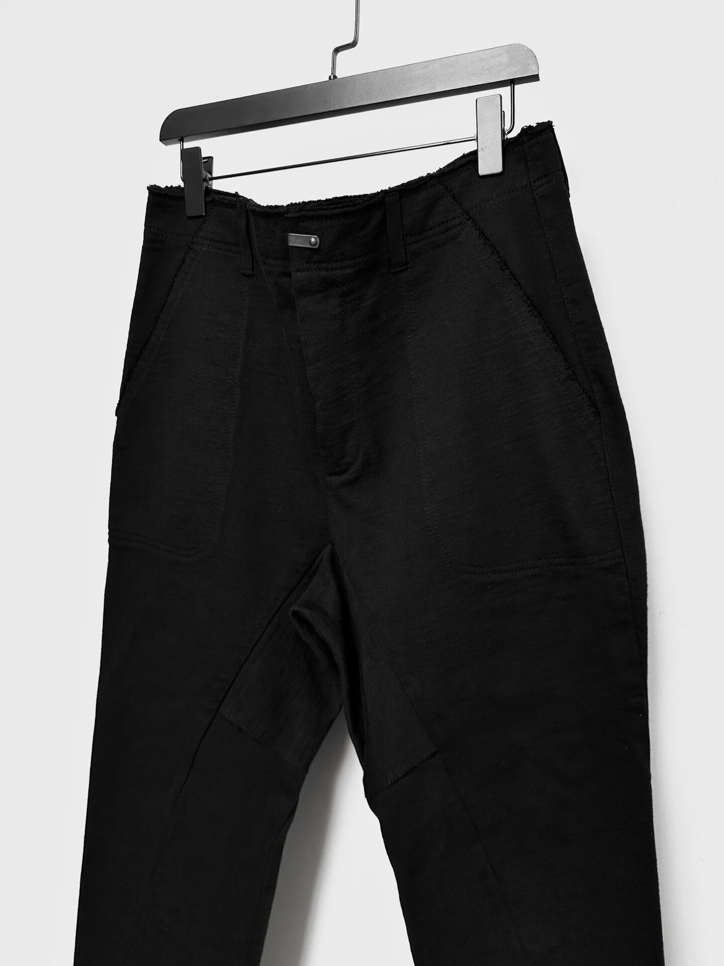 Viridi-Anne Deconstructed Tapered Pants — label