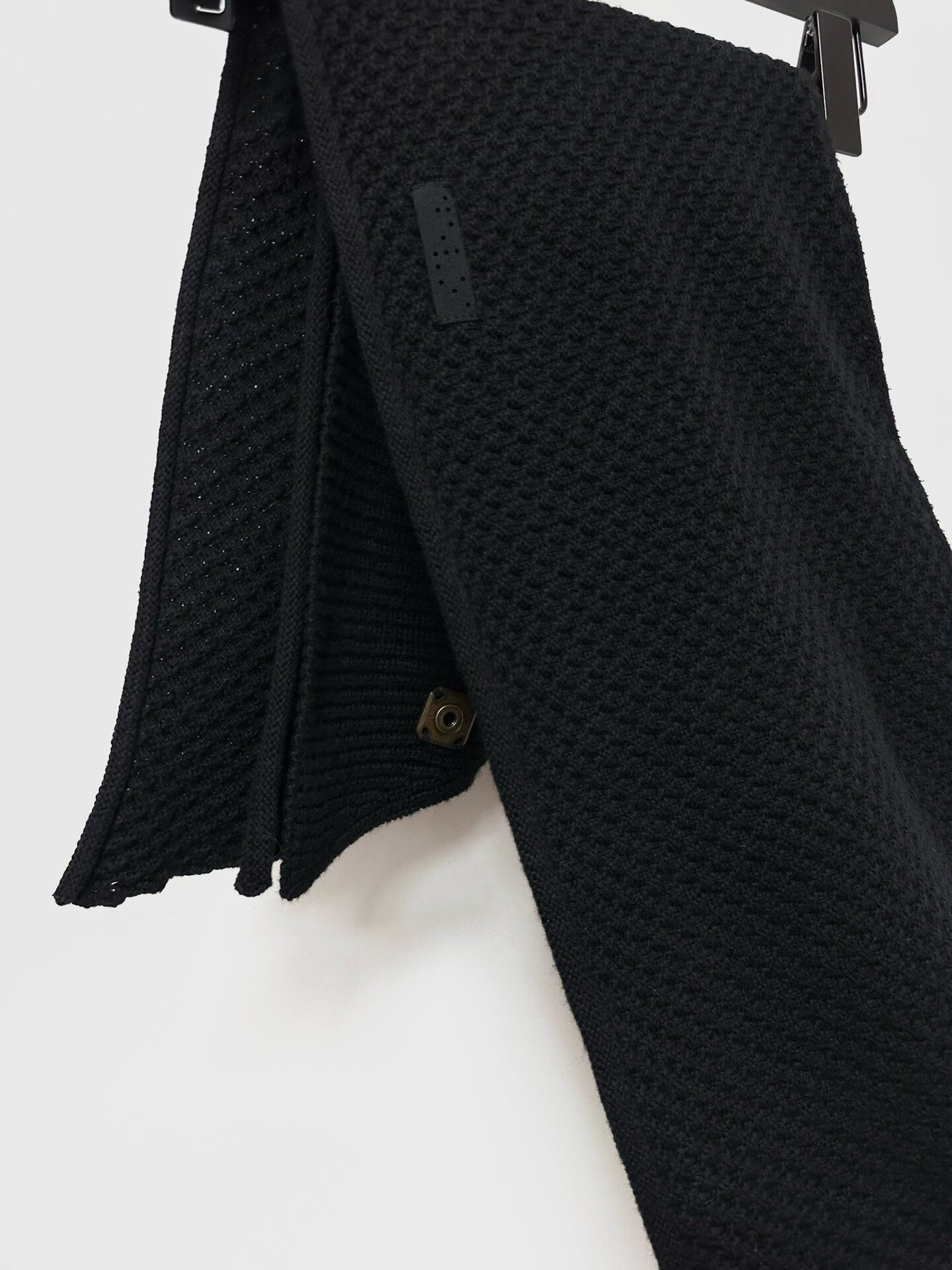 Devoa Cashmere Blend Button Knit Scarf — back