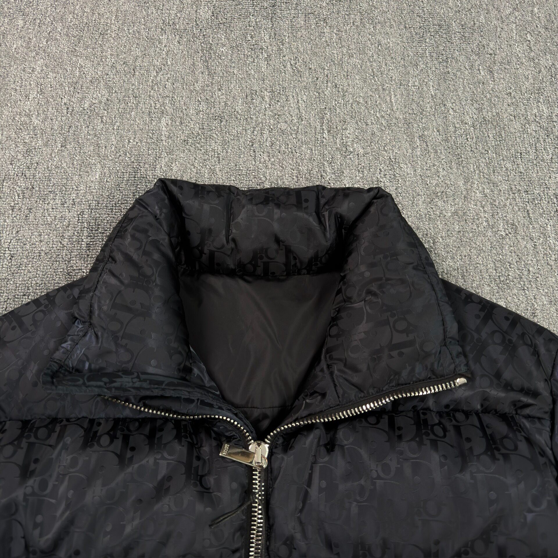 Dior Oblique Black Puffer Jacket — detail