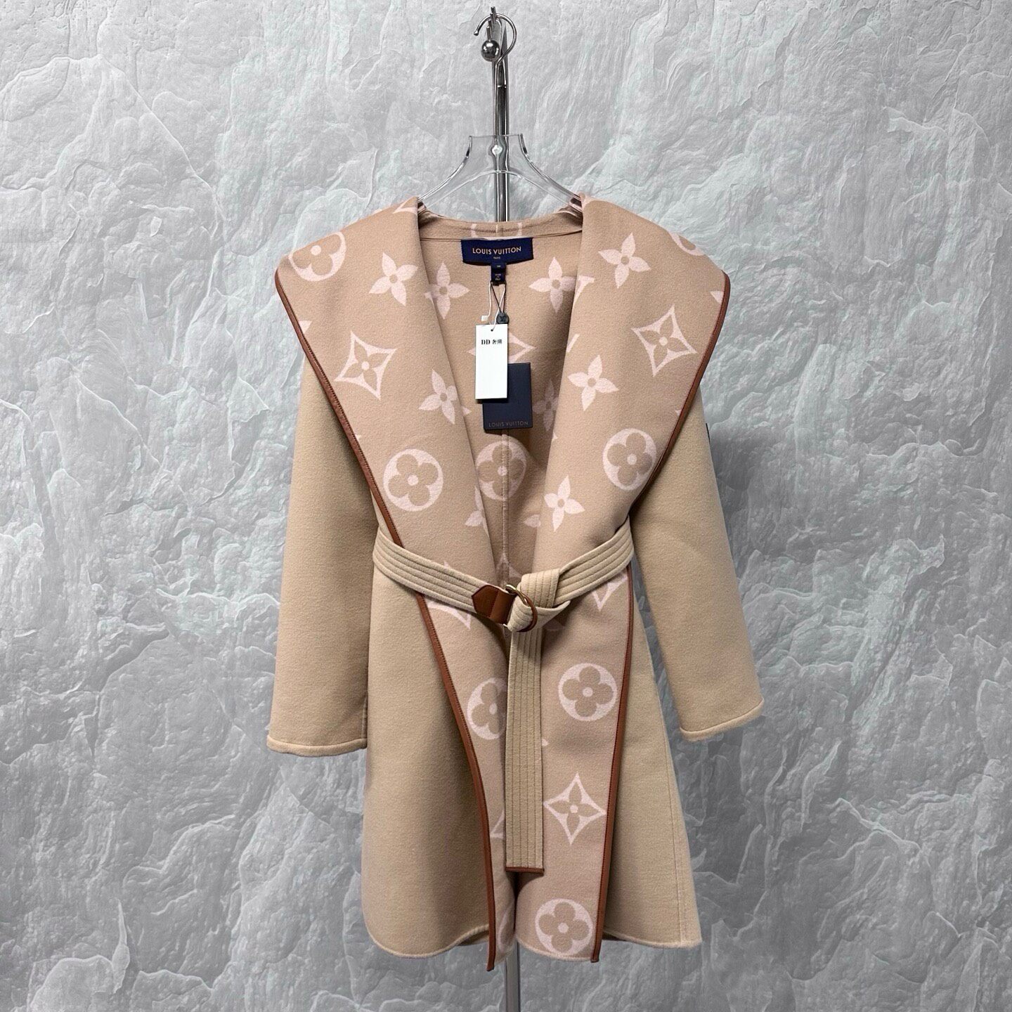 Louis Vuitton Beige Hooded Mid-length Coat — detail