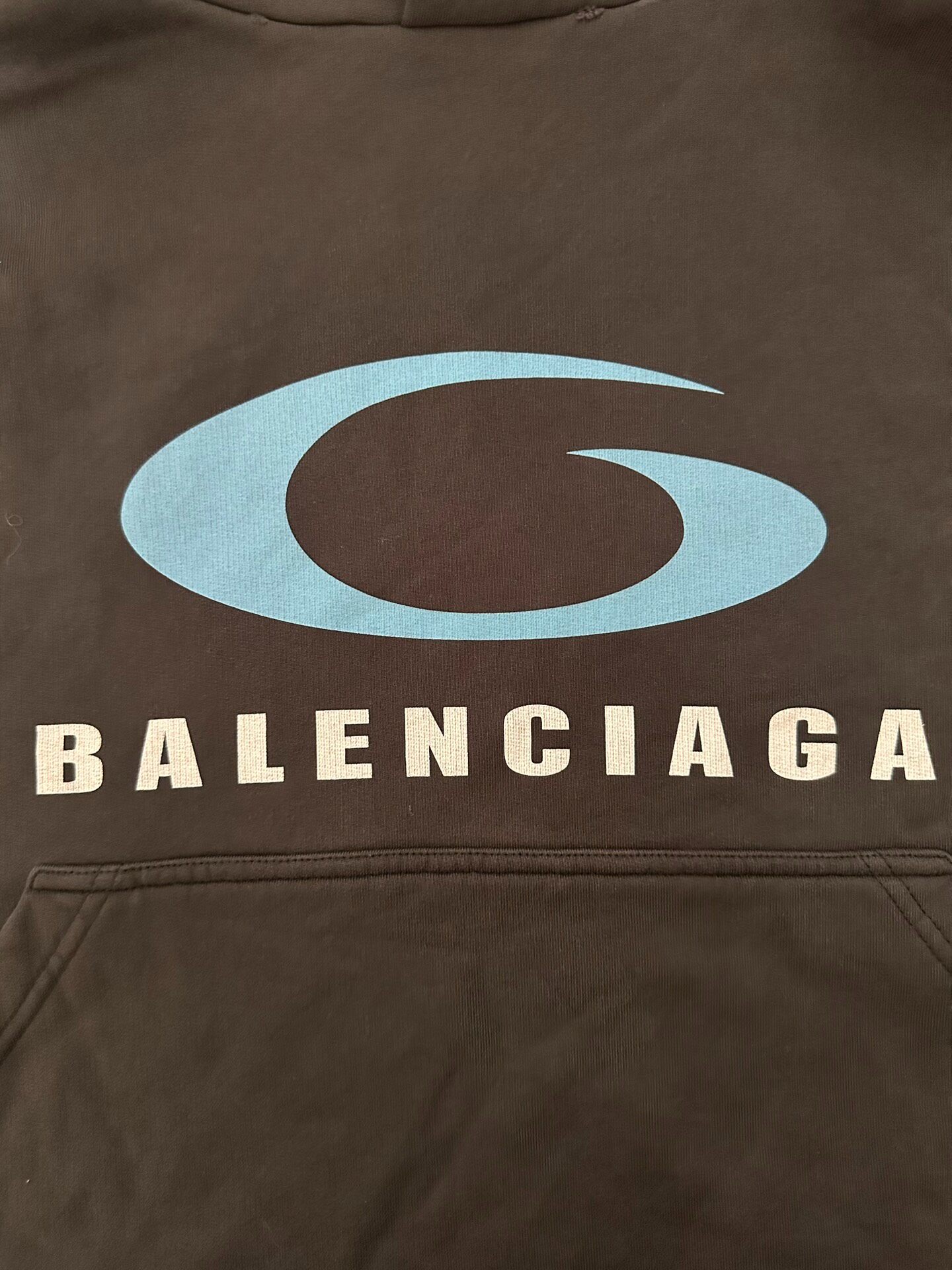 Balenciaga Cropped Logo Hoodie — detail
