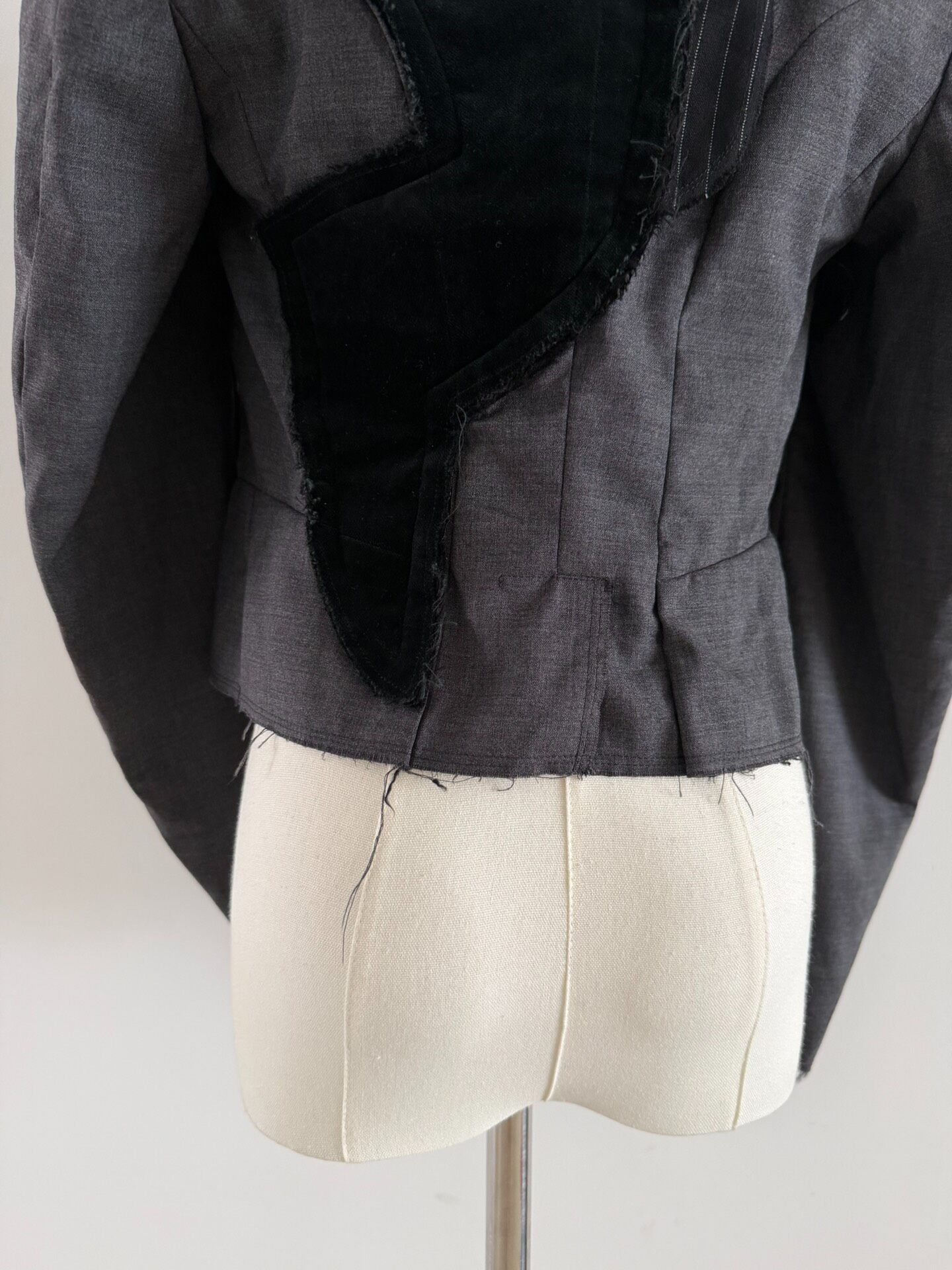 Comme Des Garcons 09AW Deconstructed Jacket — label