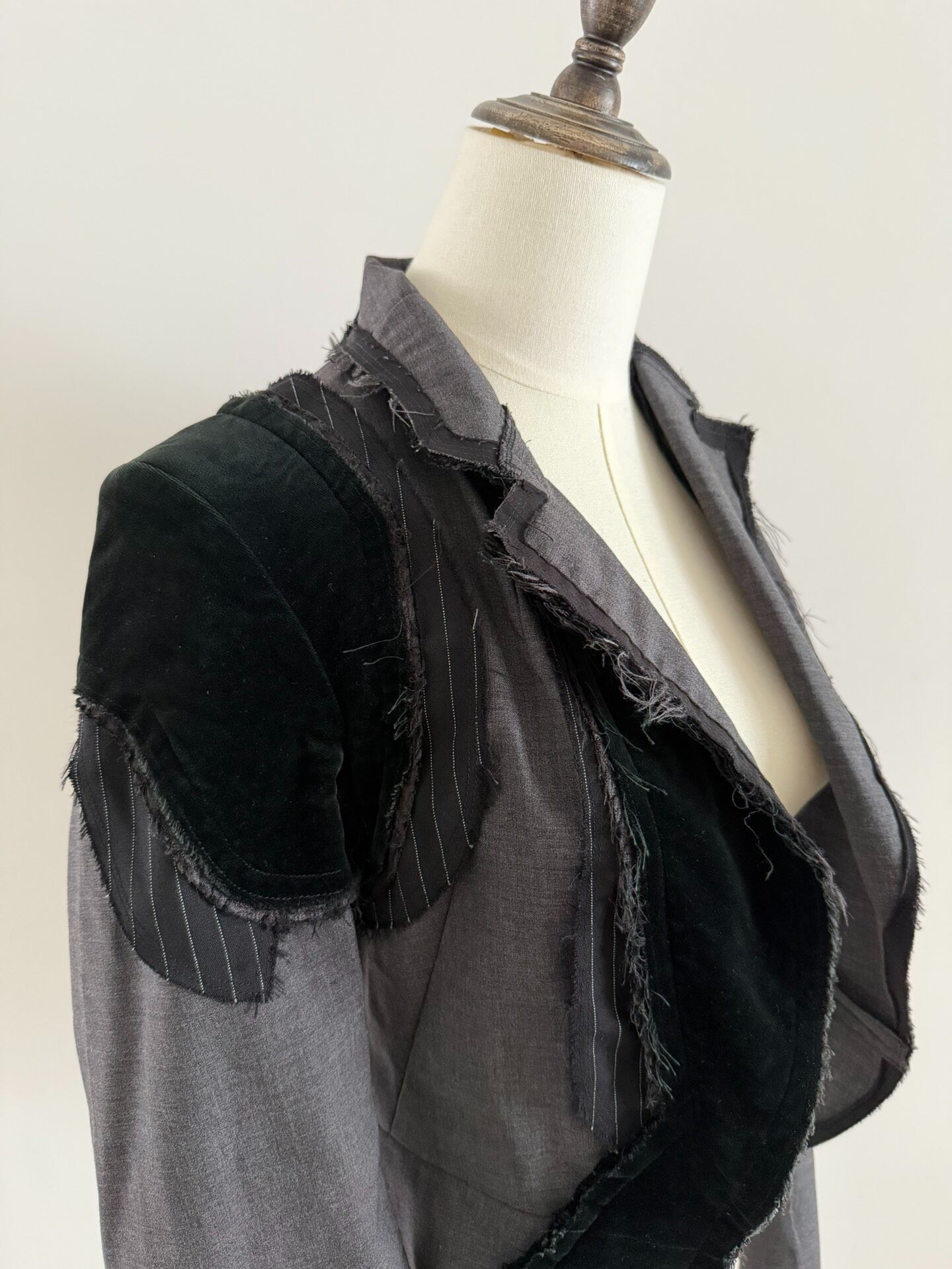 Comme Des Garcons 09AW Deconstructed Jacket — detail