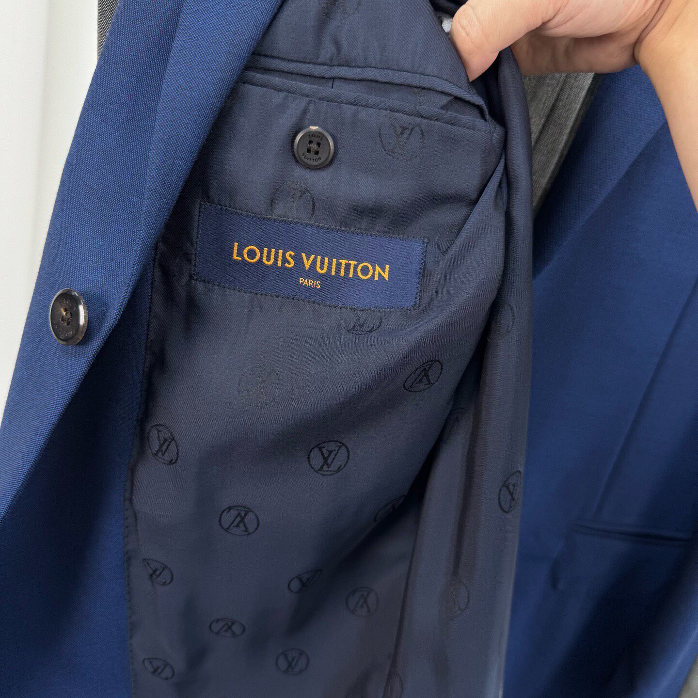 Louis Vuitton Show Blue-Gray Wool Blazer — label