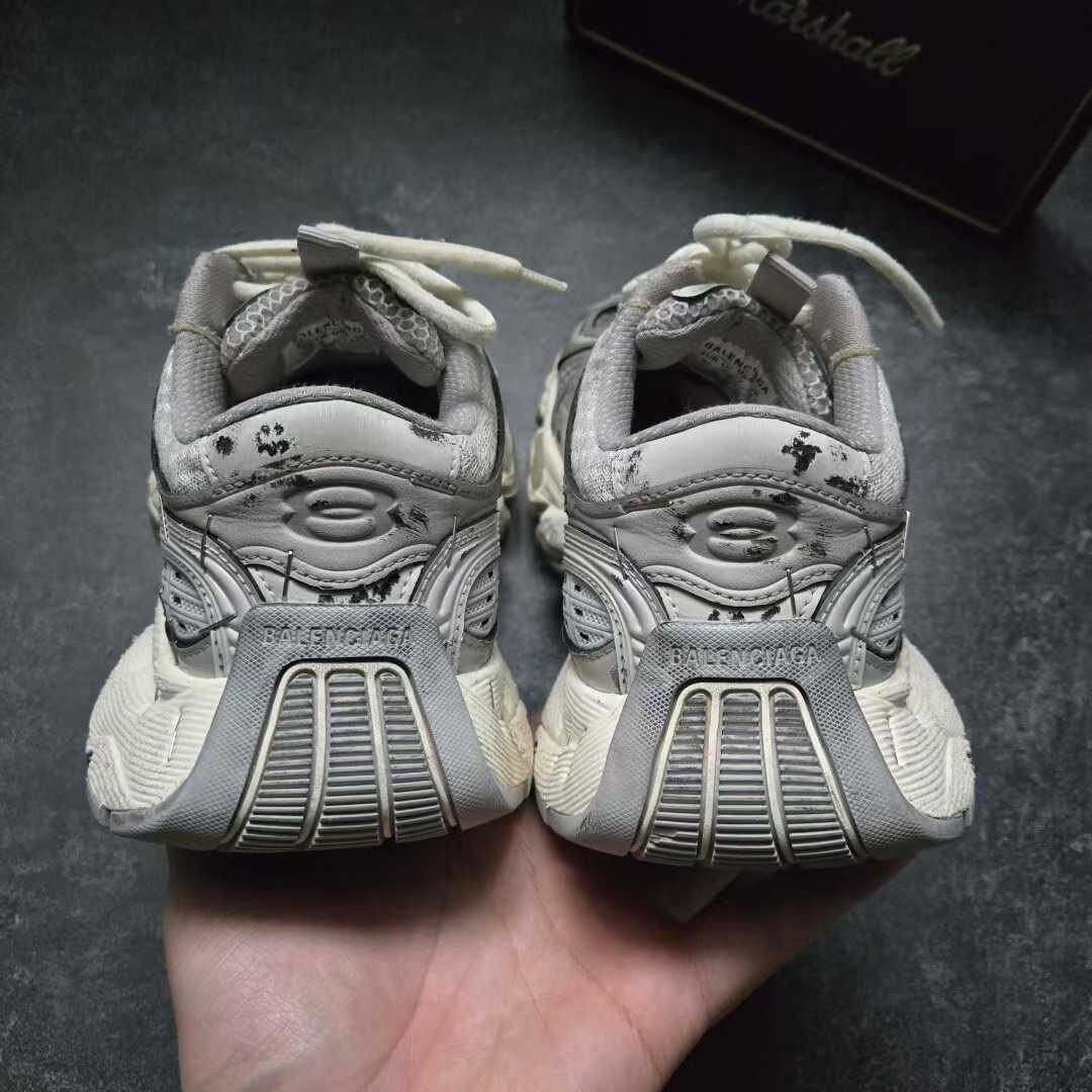 Balenciaga Stapler Gray Dad Sneakers — detail