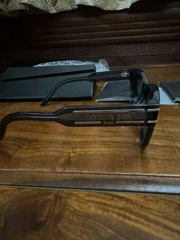 Dior Logo Print Black Sunglasses — detail