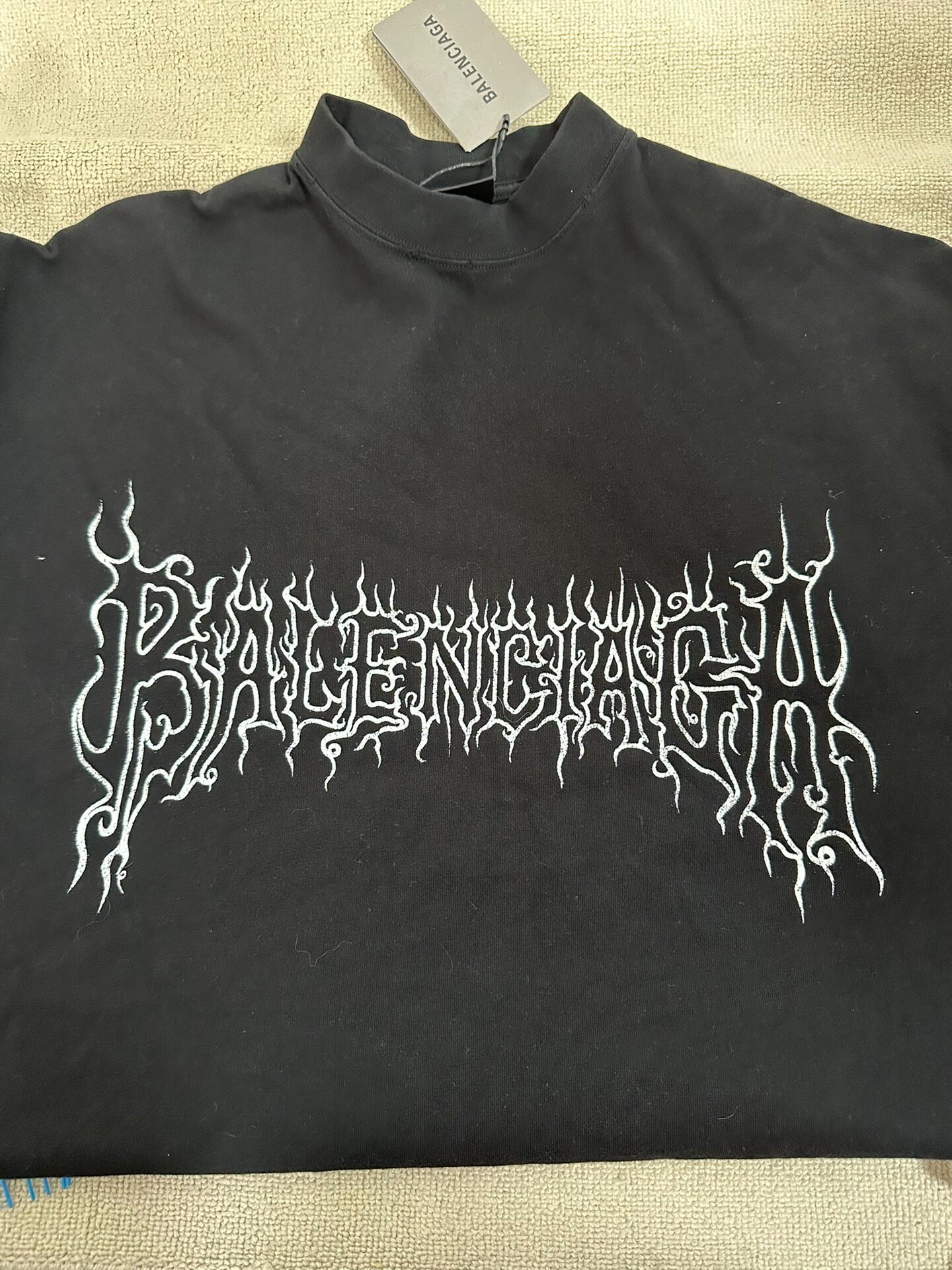 Balenciaga Loose Black Short-Sleeve T-Shirt — detail