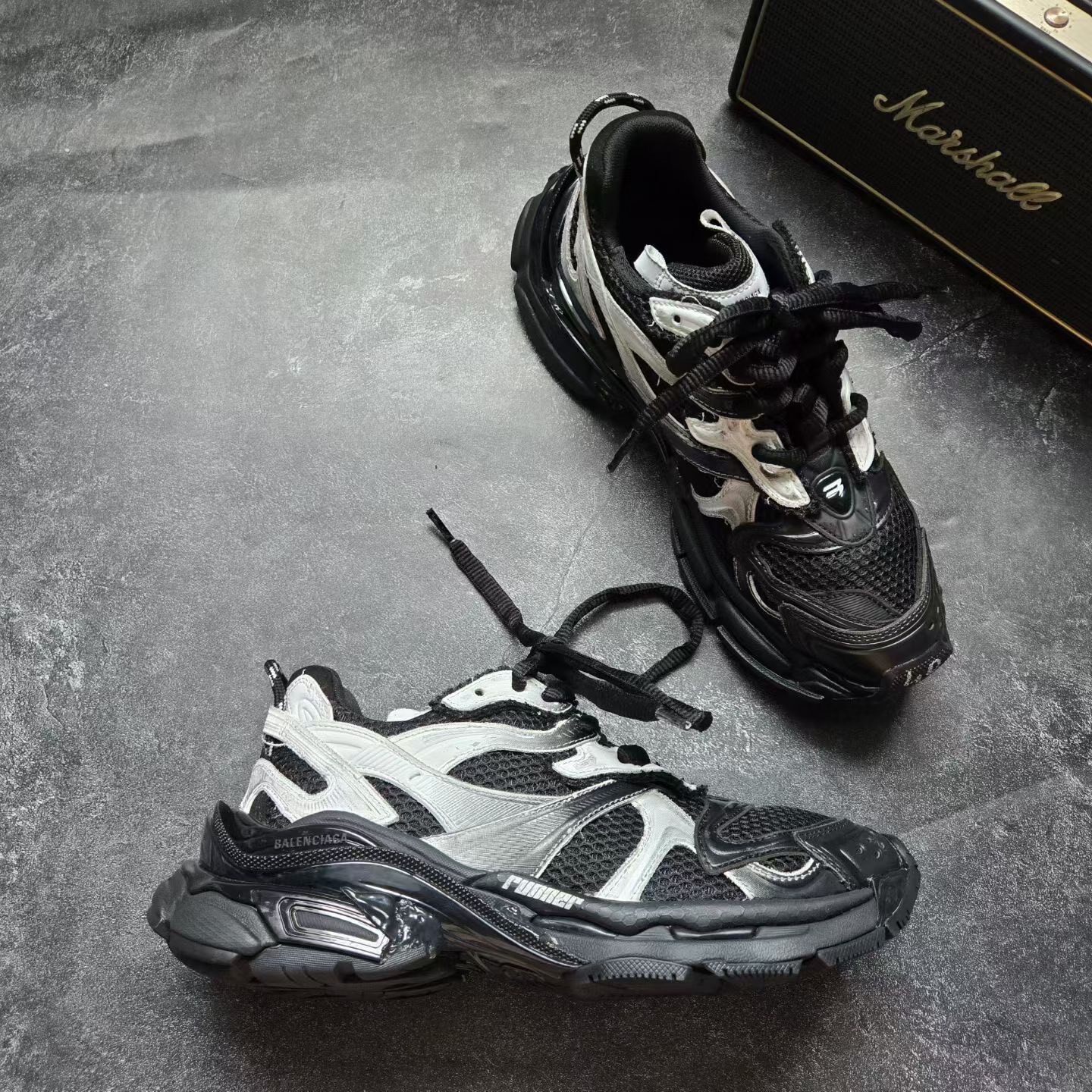 Balenciaga Runner 2.0 Black Silver Sneakers — label