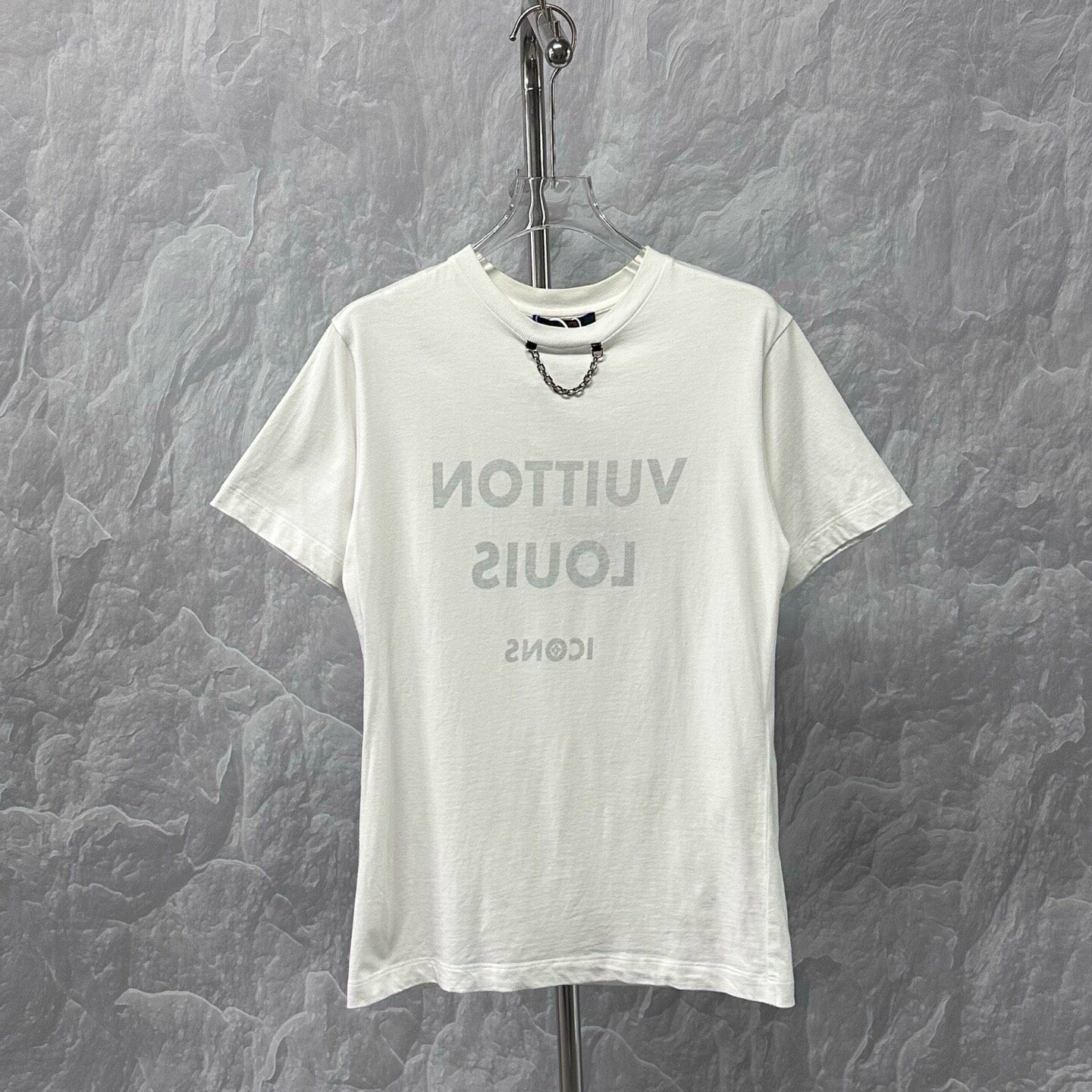Louis Vuitton Chain Print Short Sleeve T-Shirt — detail