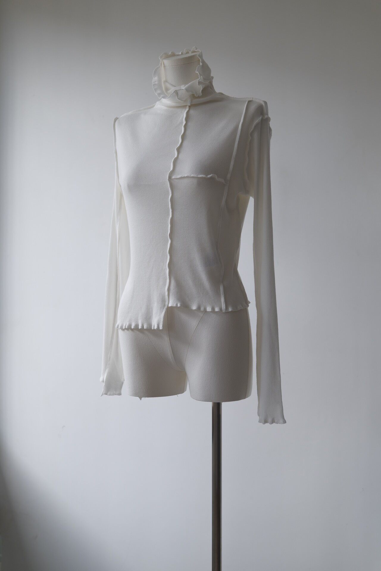 Yohji Yamamoto Y's 24AW Asymmetric Turtleneck Top — detail