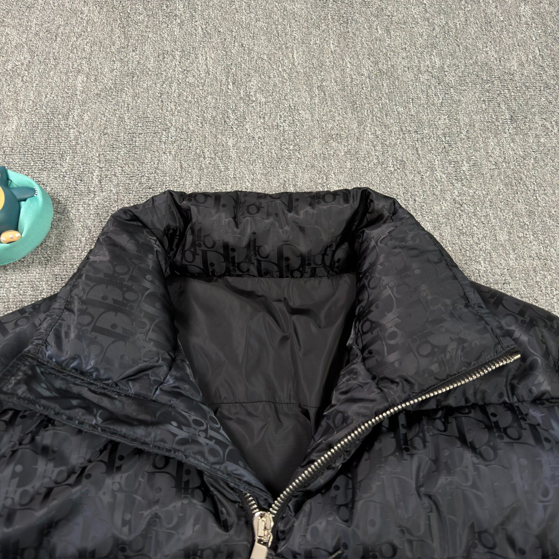 Dior Oblique Black Puffer Down Jacket — detail