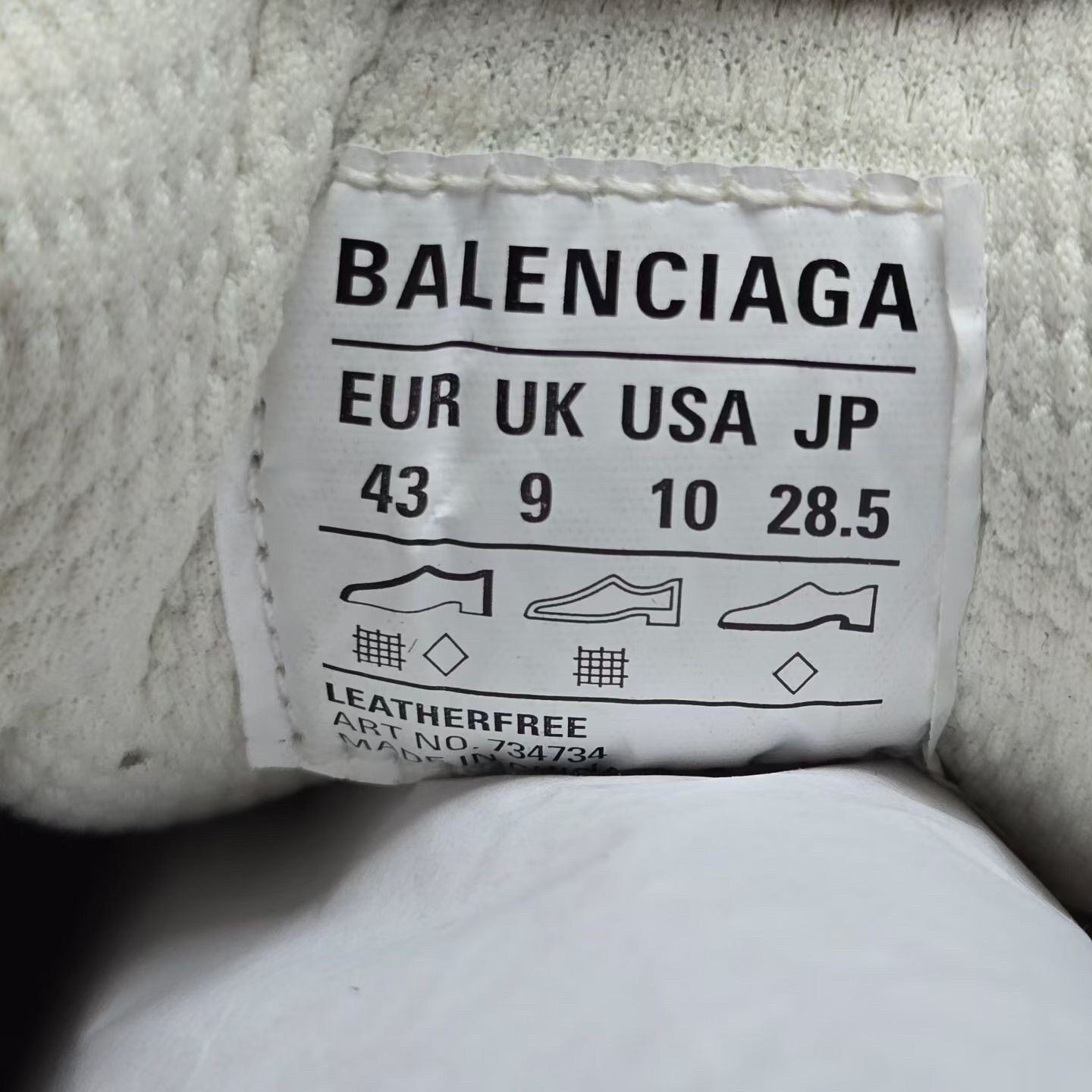 Balenciaga 3XL White Red Distressed Sneakers — label