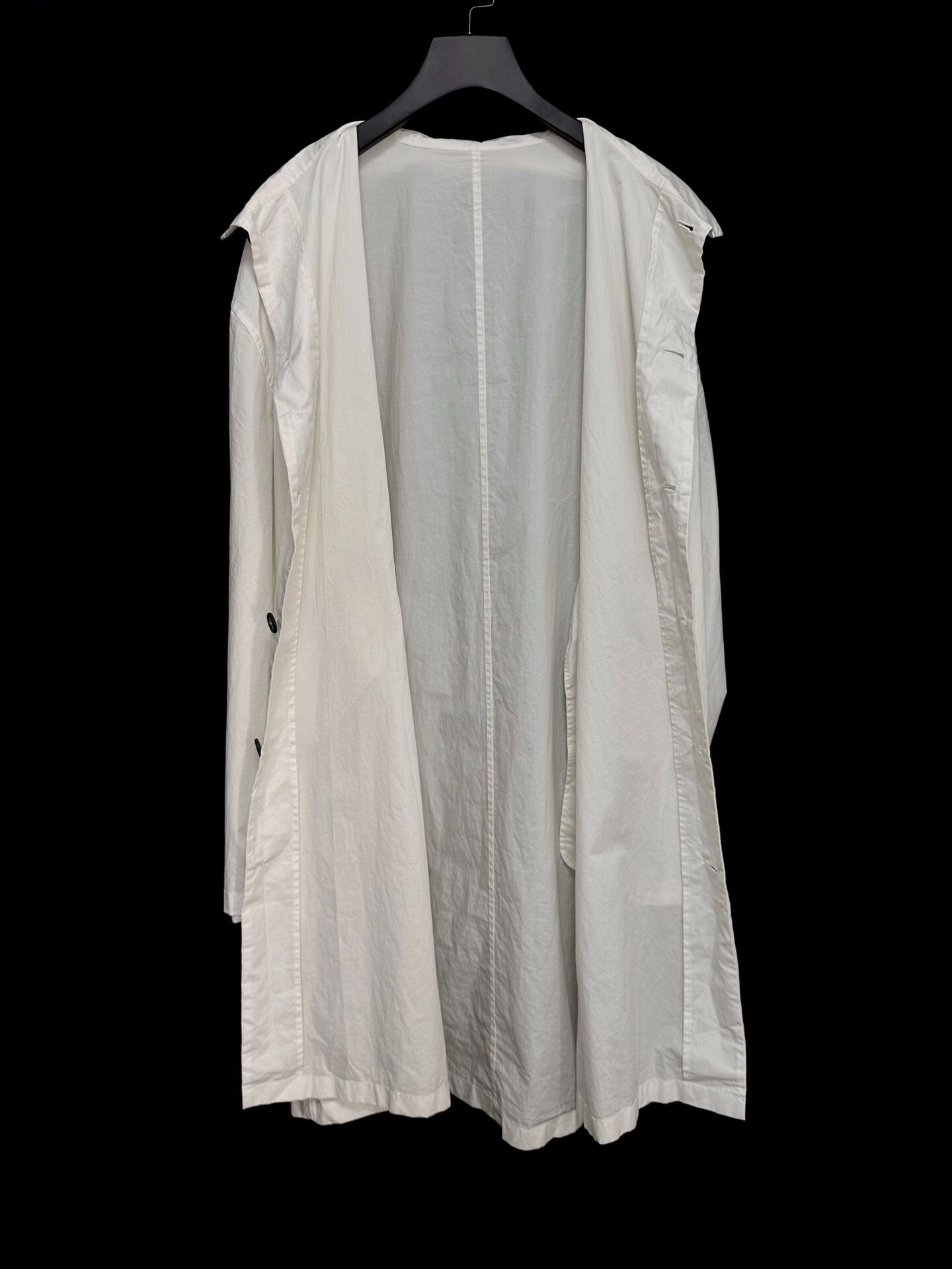 Bergfabel White Oversize Coat — detail