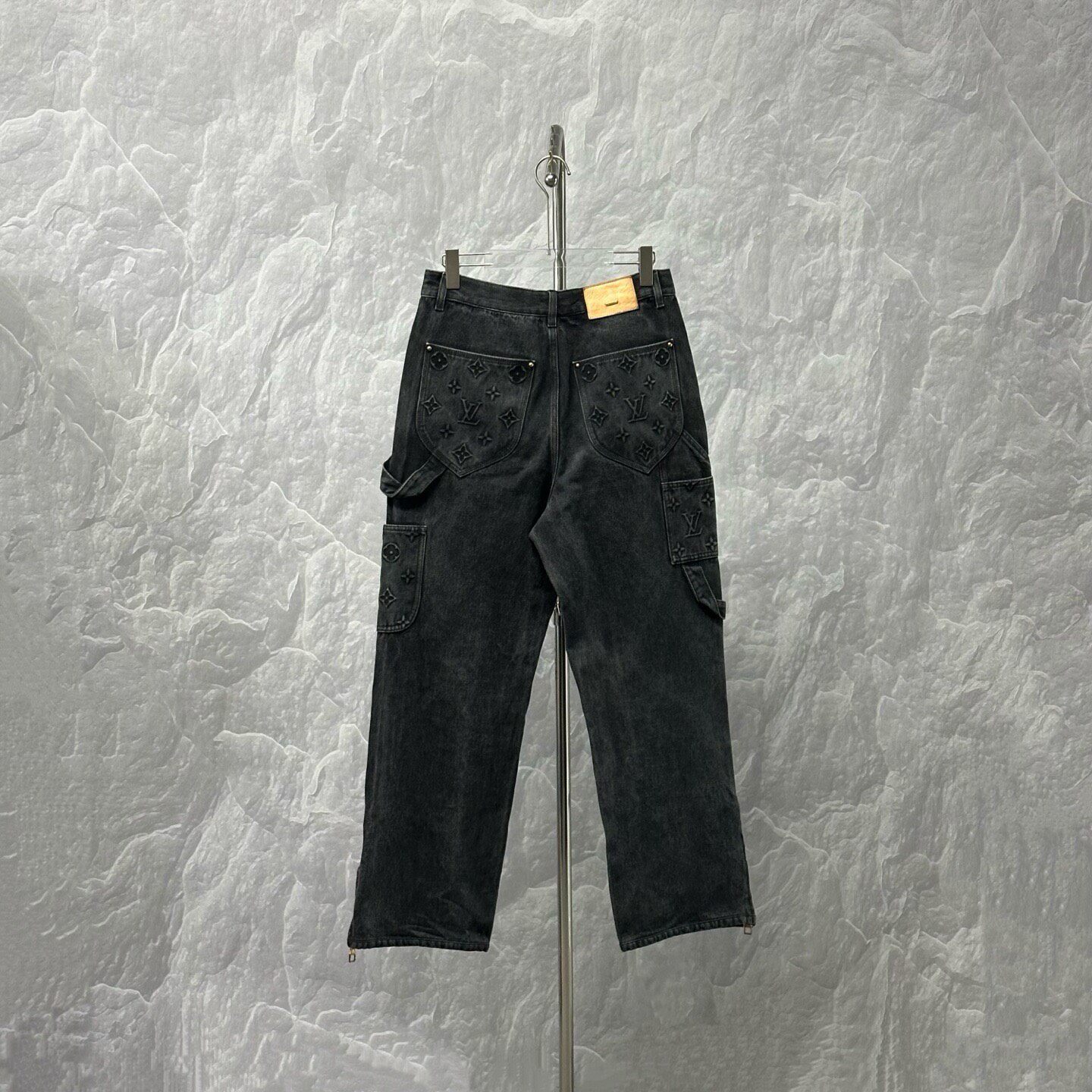Louis Vuitton FW23 Monogram Denim Jeans — label