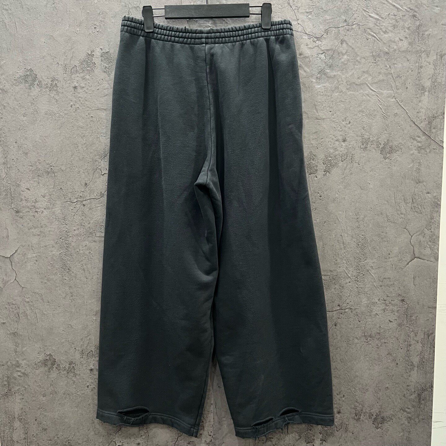 Balenciaga 24FW Planet Earth Baggy Sweatpants — label