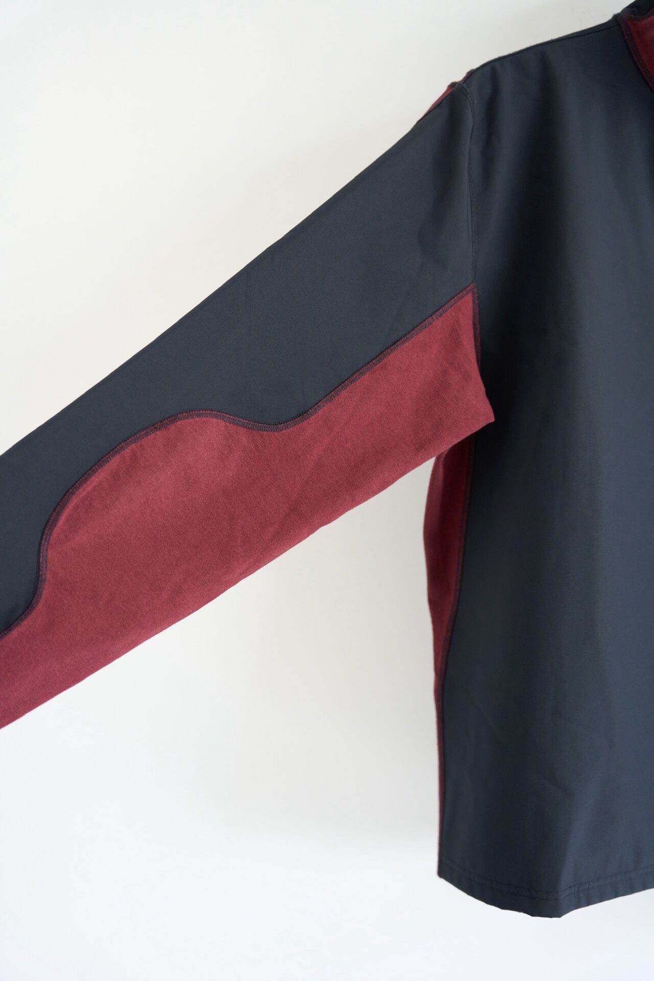 GR10K 22AW Red-Blue Half-Zip Jacket — label