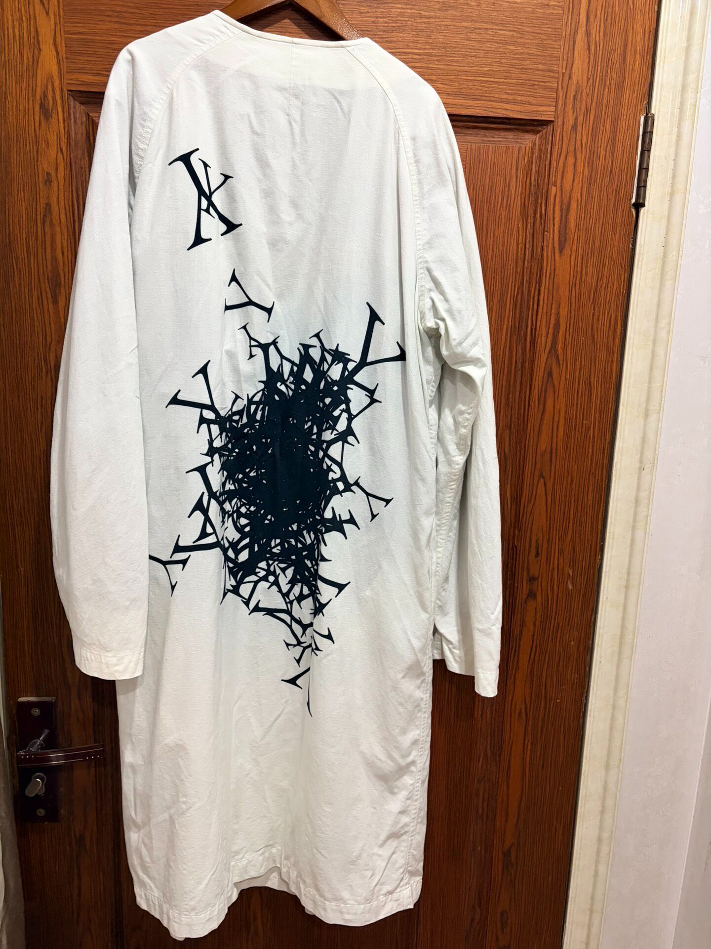 Yohji Yamamoto 24ss Salome Print Coat — detail