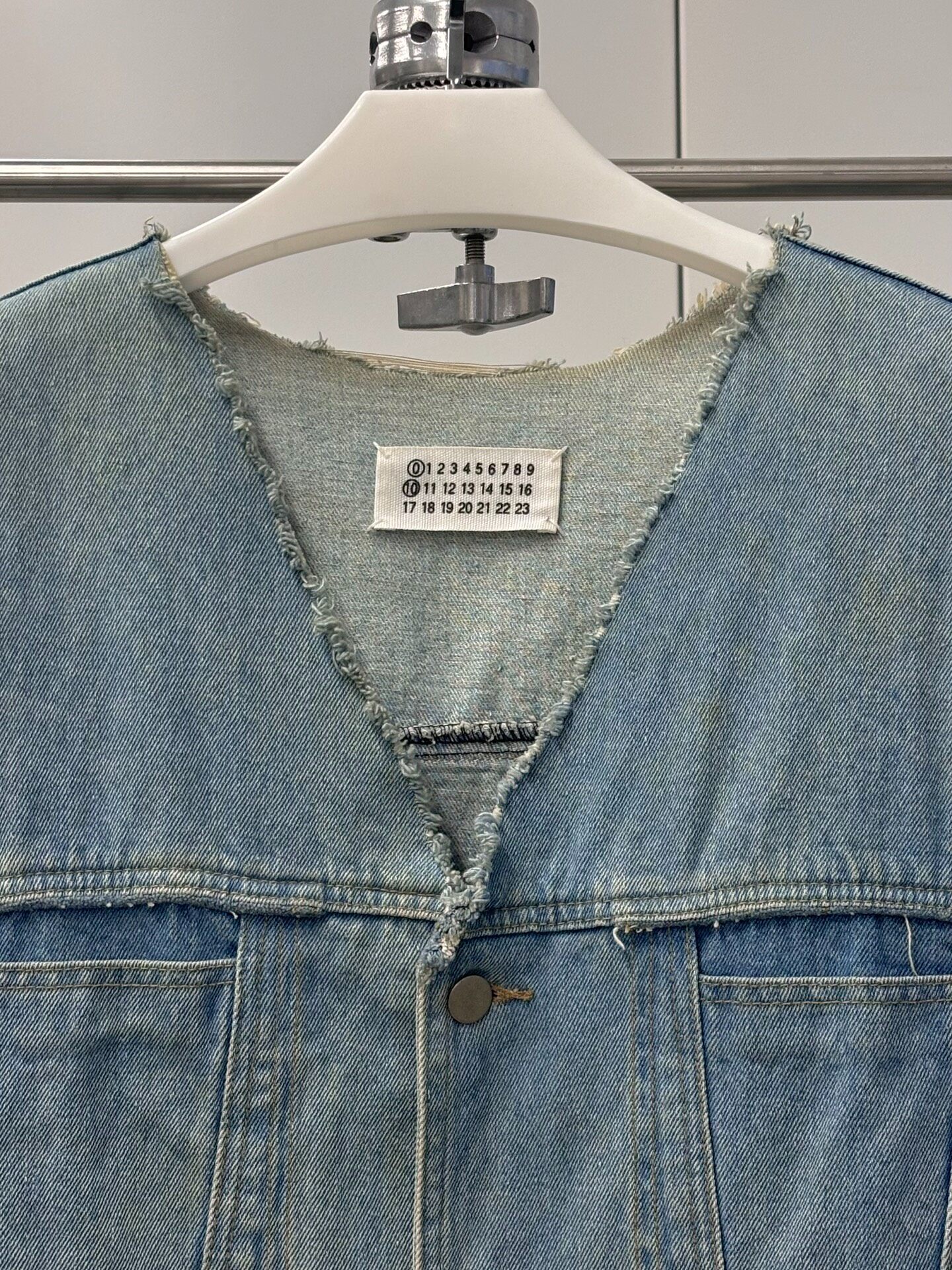 Maison Margiela 0 10 Denim Vest — detail
