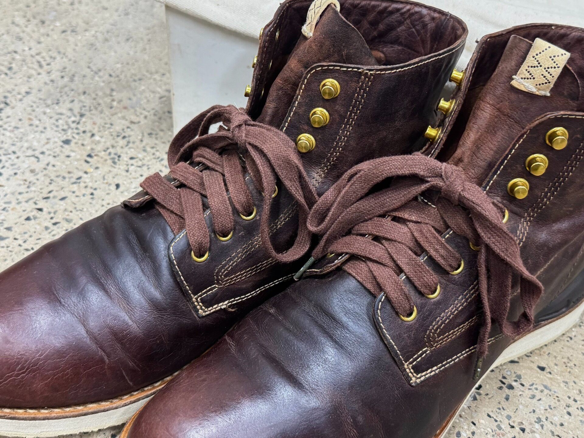 Visvim Virgil Boots-Folk DK Brown M12 — label