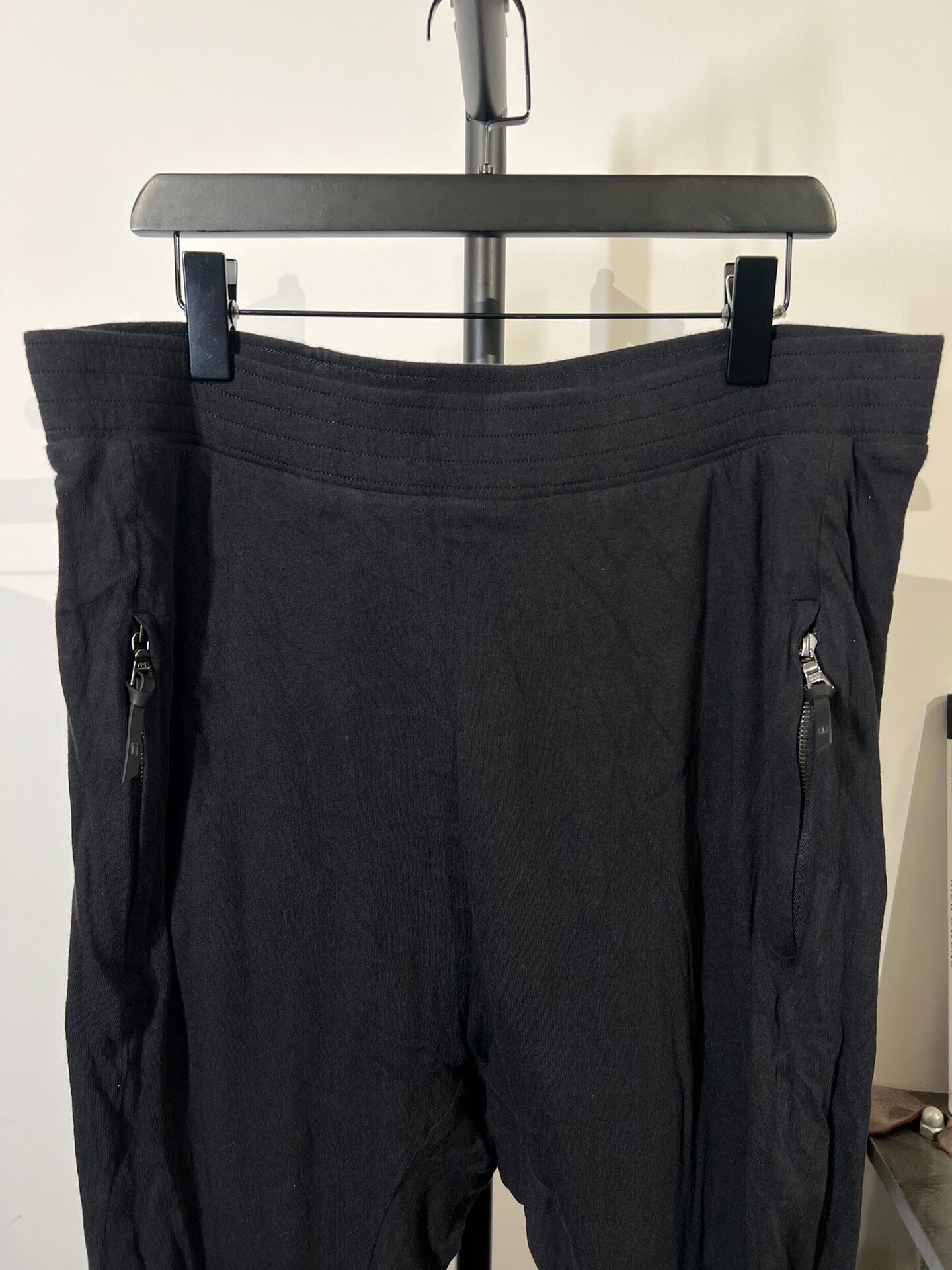 Boris Bidjan Saberi Drop-Crotch Sweatpants — detail