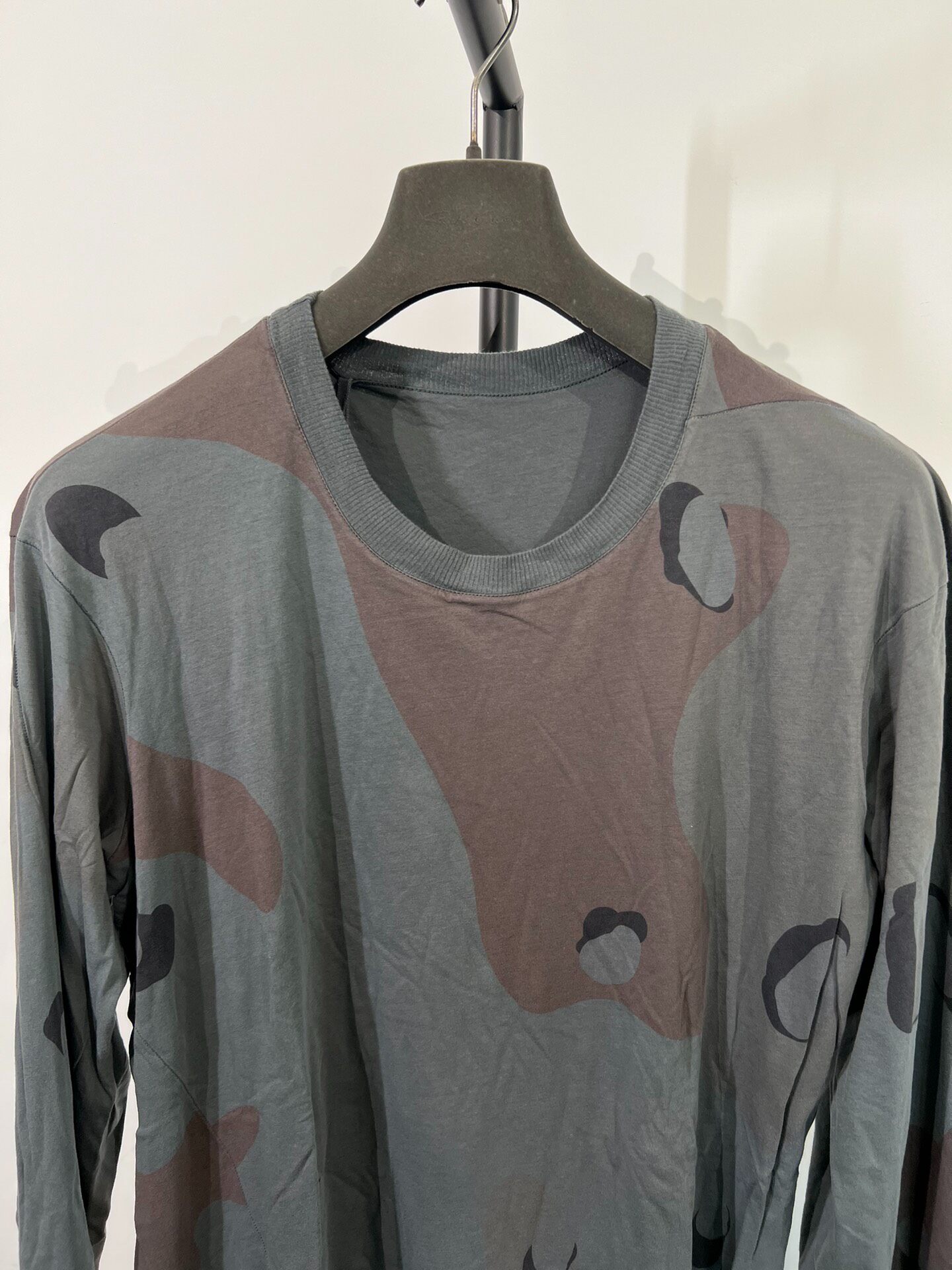 Boris Bidjan Saberi Camo Sweatshirt — detail