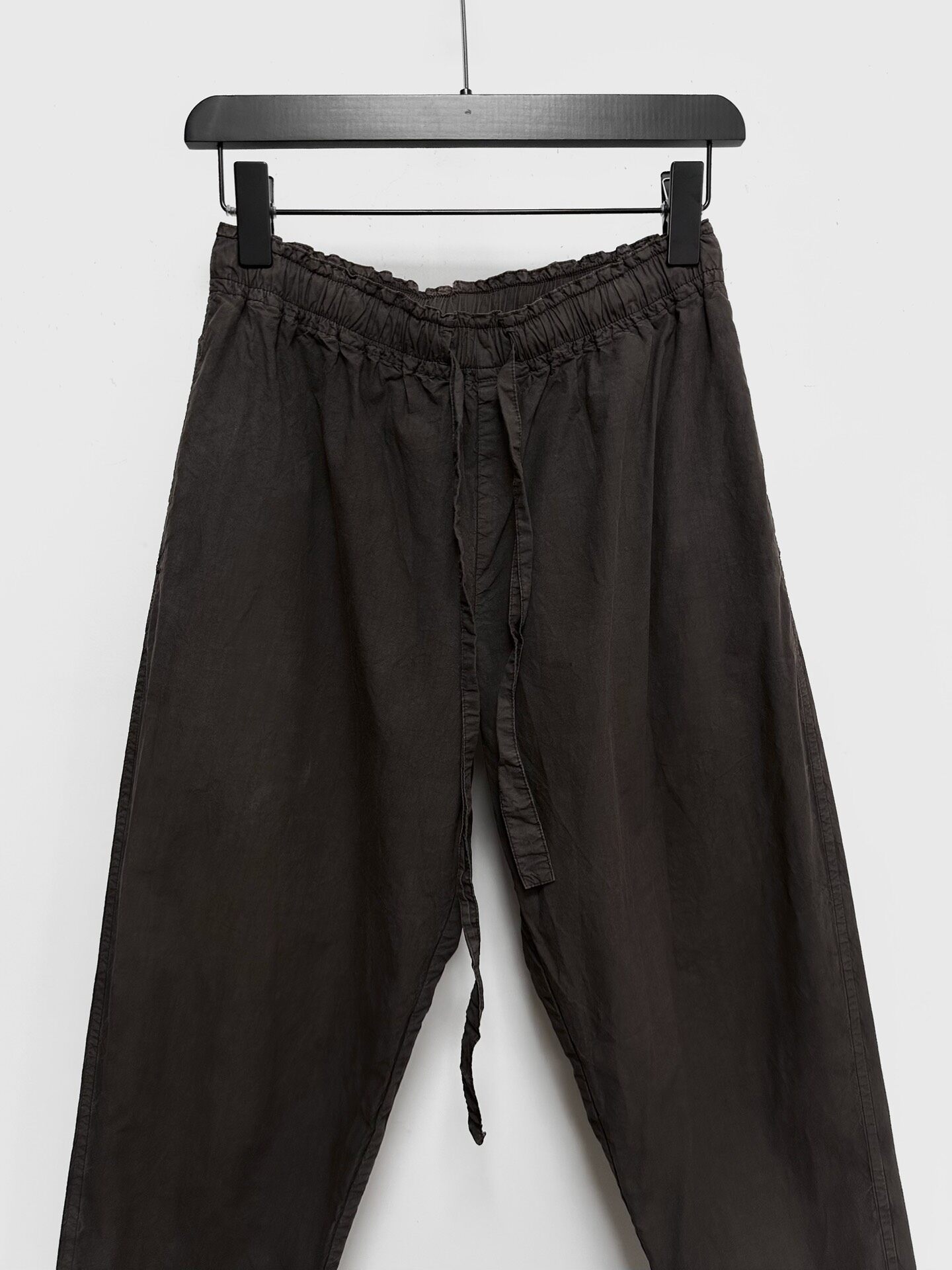 Charcoal Paper Cotton Drawstring Pants — detail