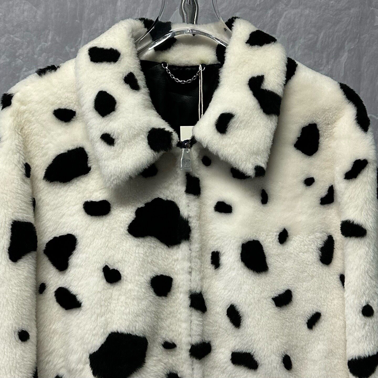 LV SS25 Men's Size 54 Collared Fur Coat — detail