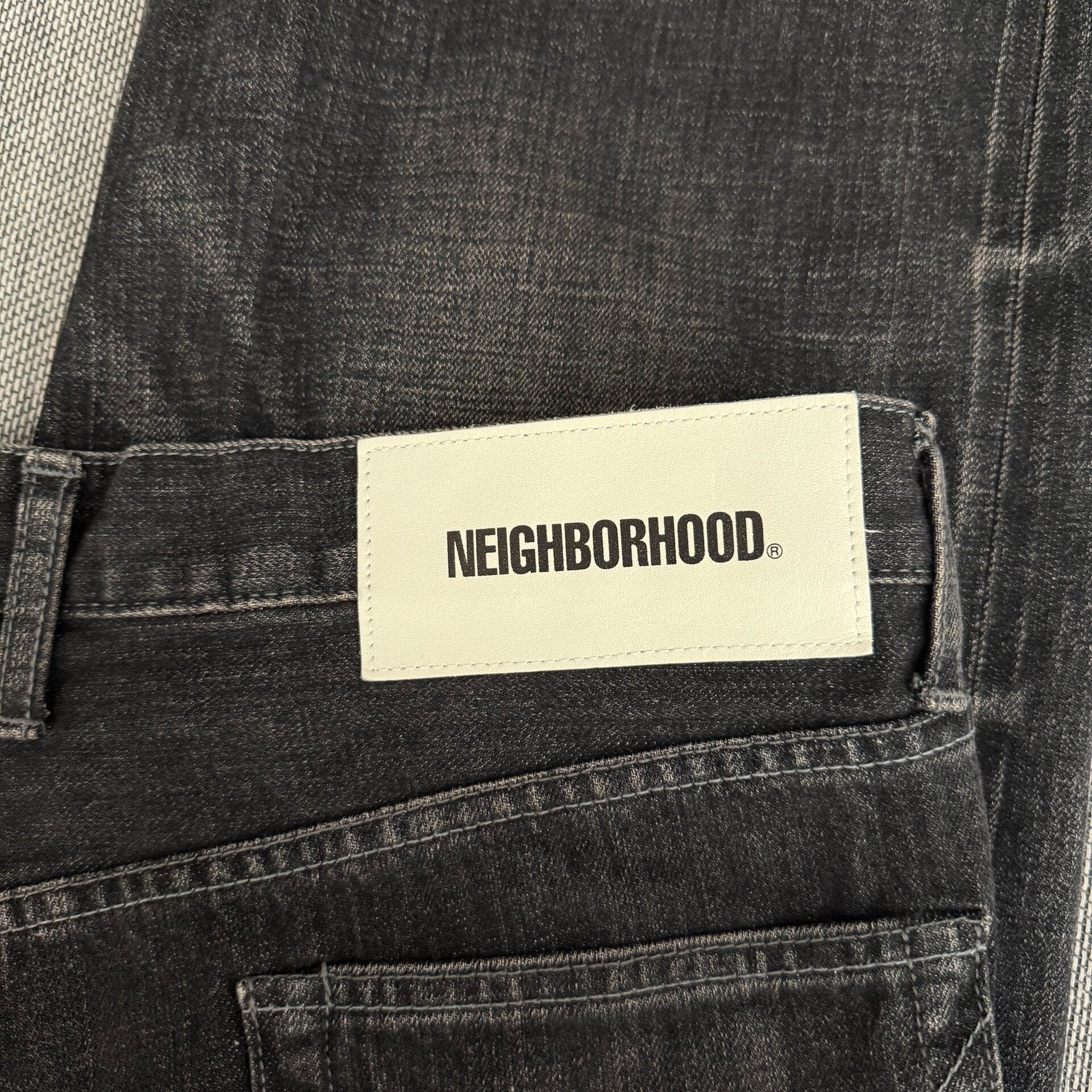 Neighborhood 25AW Black Basic Jeans — label