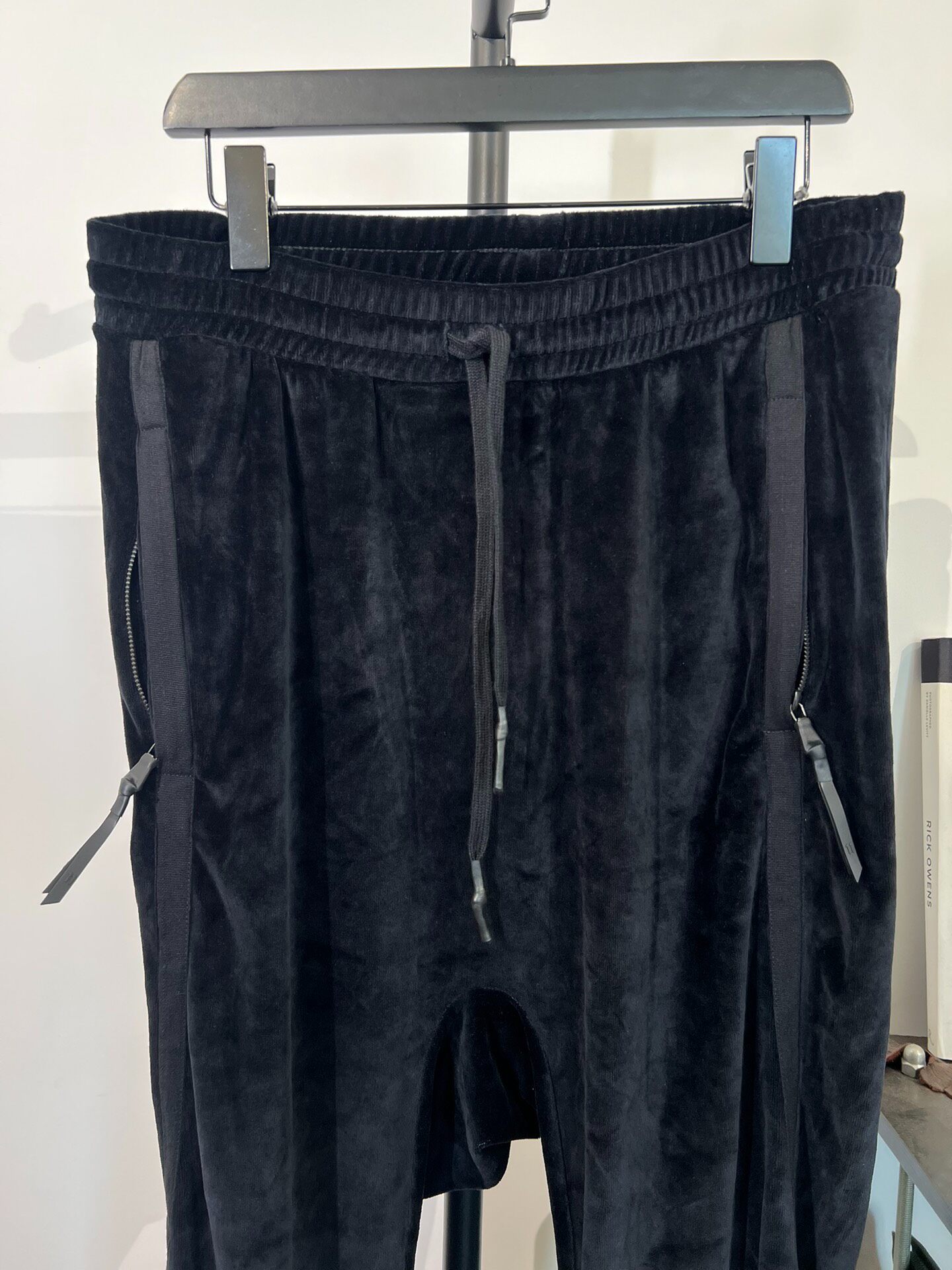 Boris Bidjan Saberi Velour Drop-crotch Pants — detail