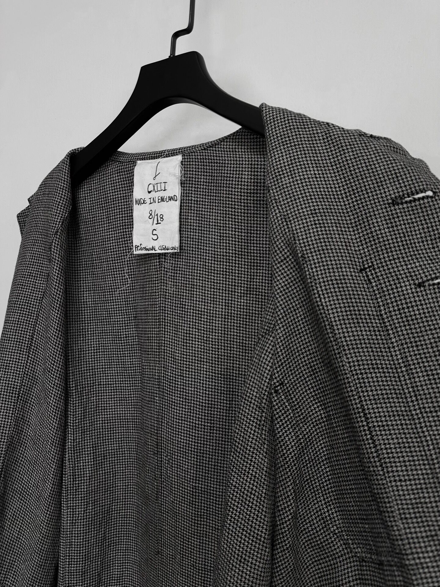 John Alexander Skelton 23SS Houndstooth Linen Coat — label