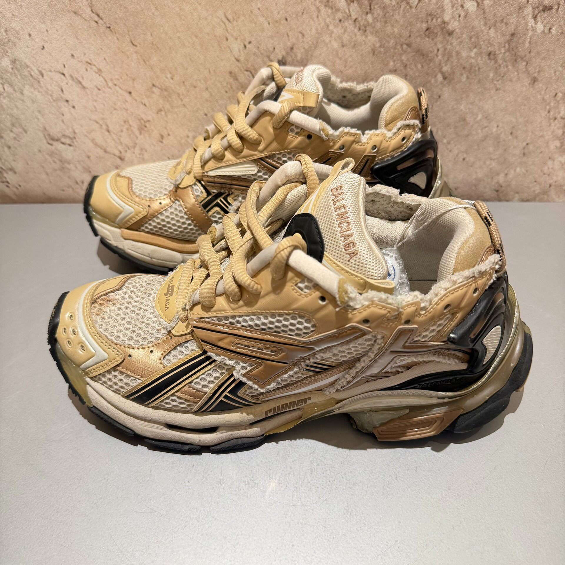 Balenciaga Runner Sneakers Size 38 — detail