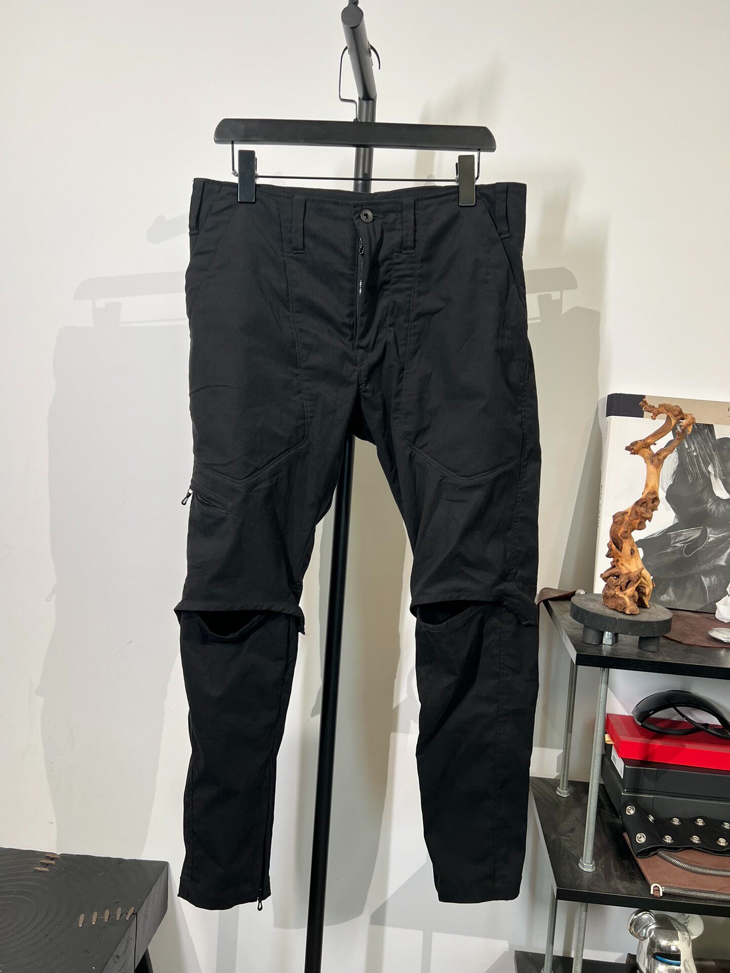 Julius_7 Hollow Slim Trousers