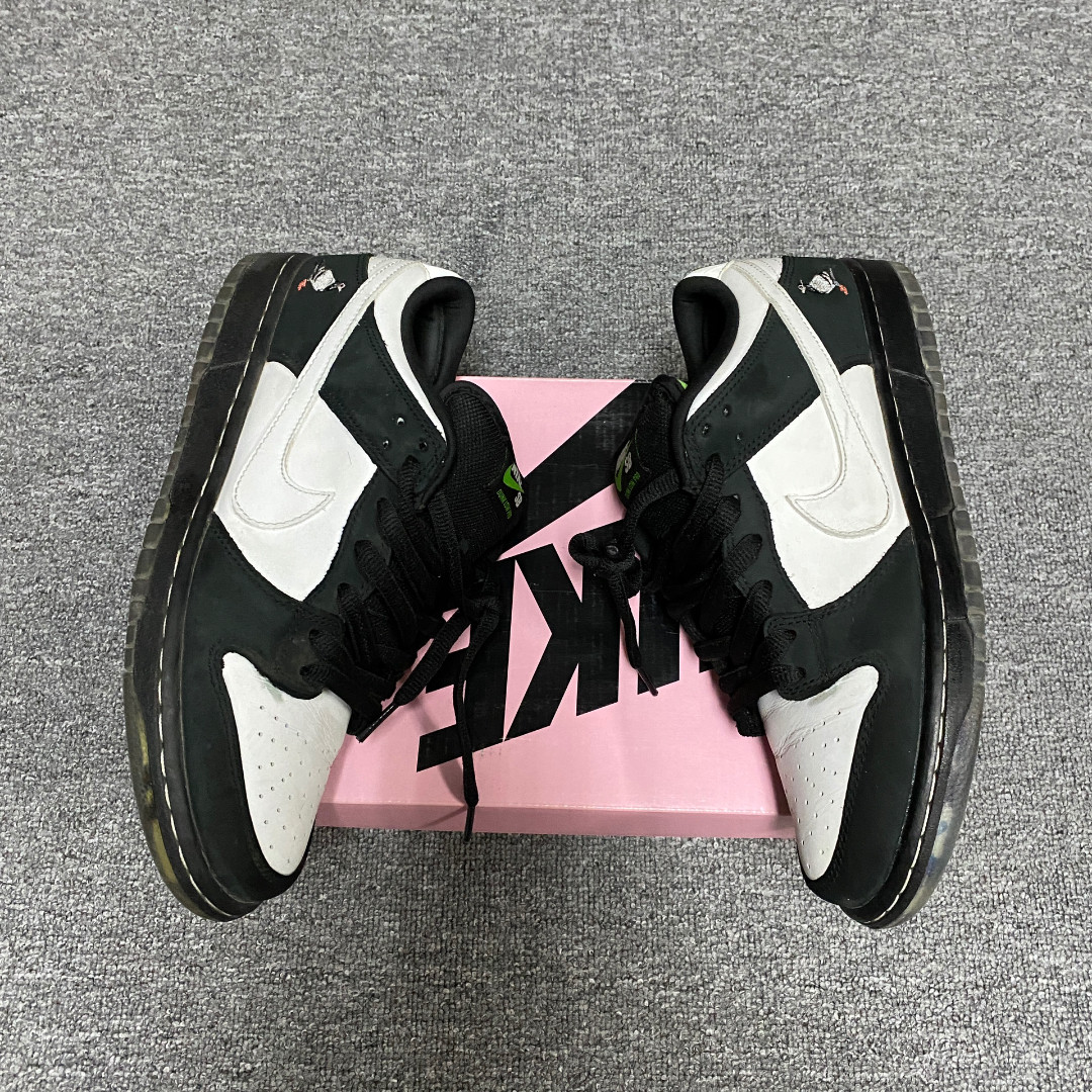Nike Dunk Staple Black Pigeon — back