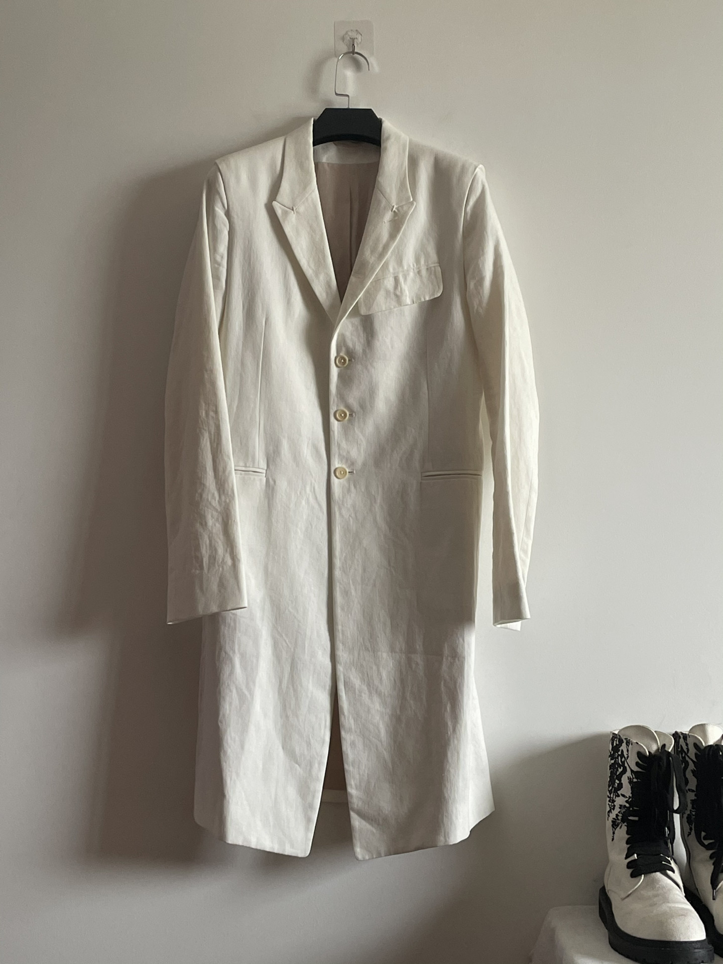 Ann Demeulemeester 2015 White Trench — label