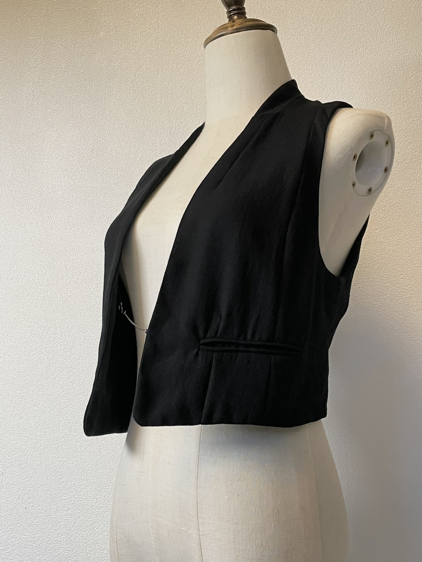 Ann Demeulemeester Black Chain Cropped Vest — front