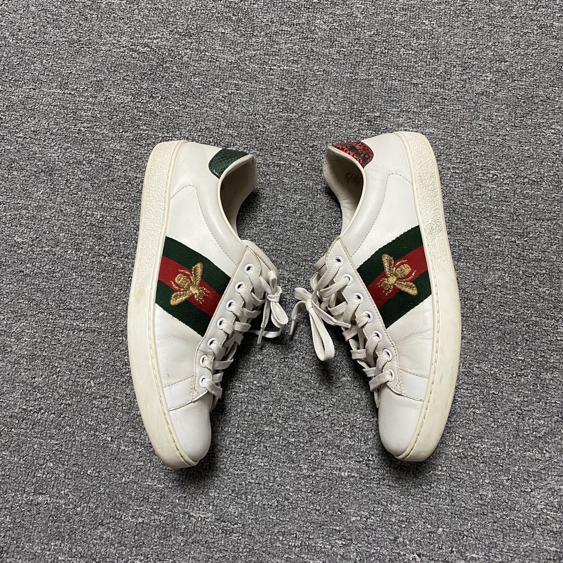 Gucci White Bee-embroidered Sneakers — detail