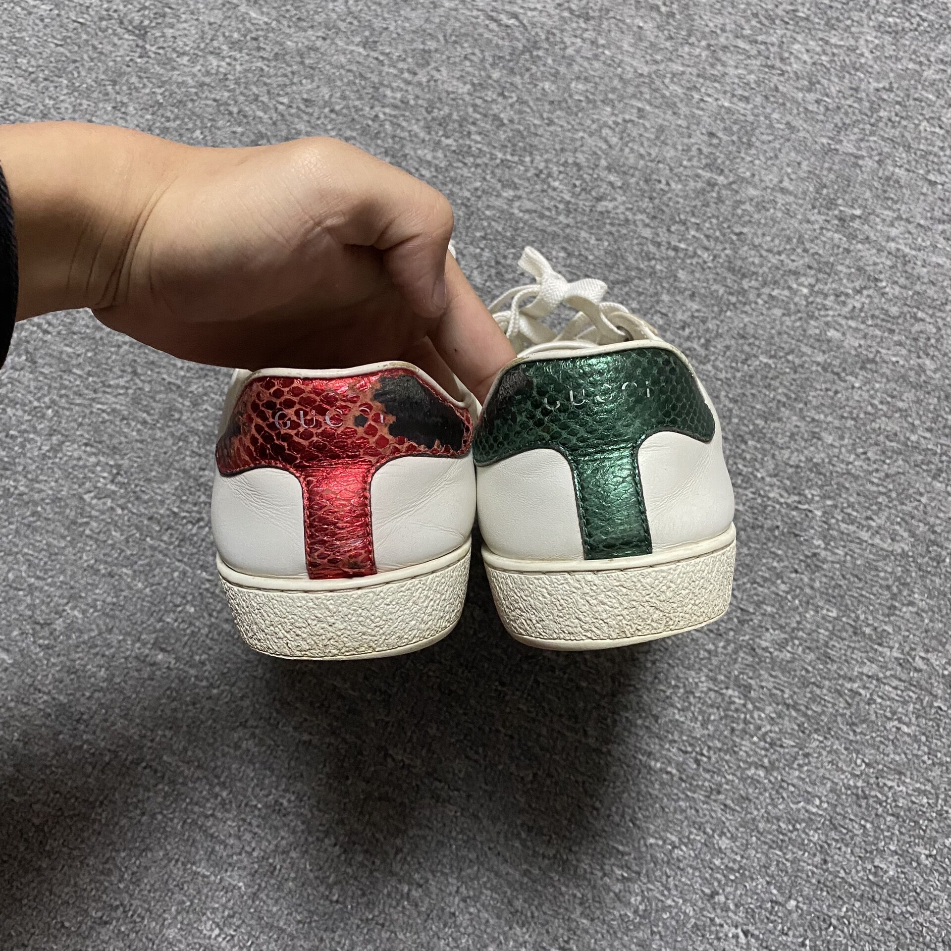 Gucci White Bee-embroidered Sneakers — label