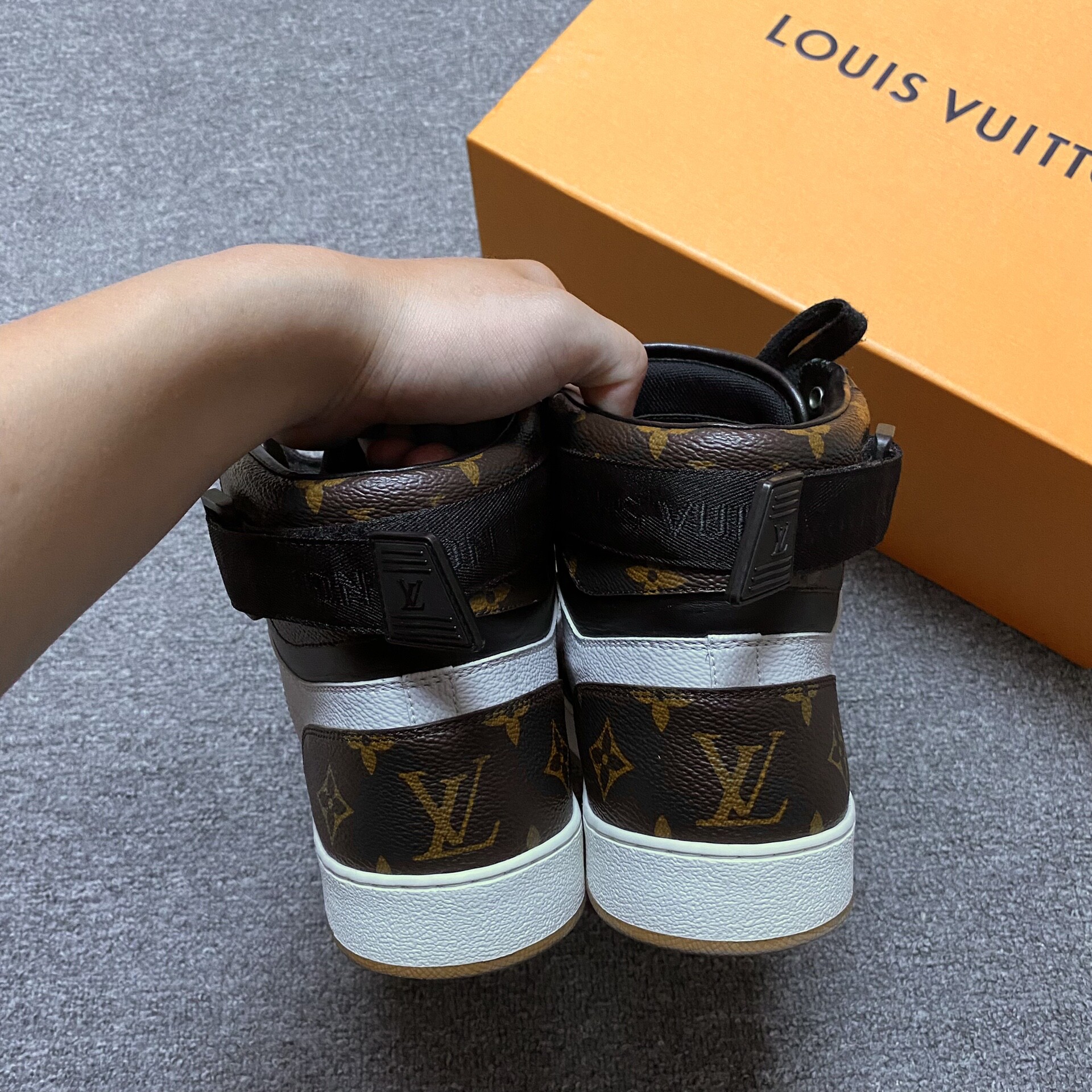 Louis Vuitton LV Rivoli Monogram Sneakers — label