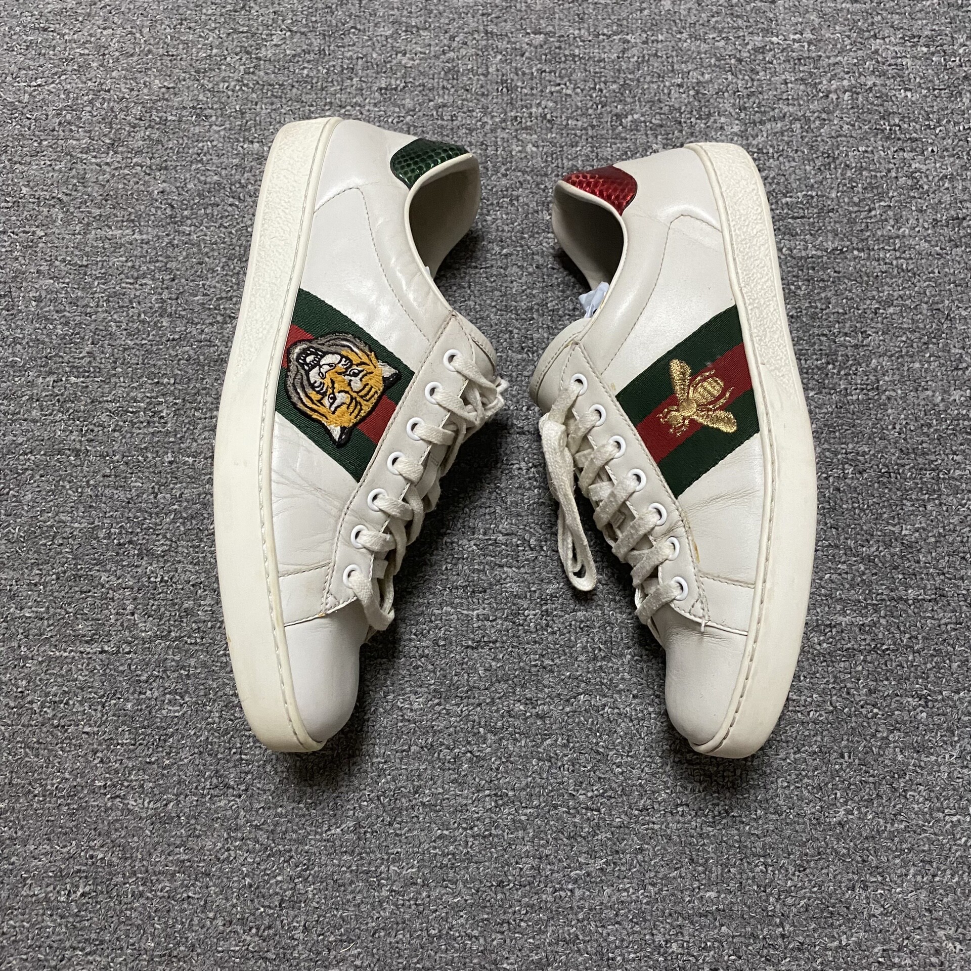 Gucci Bee White Sneakers — detail